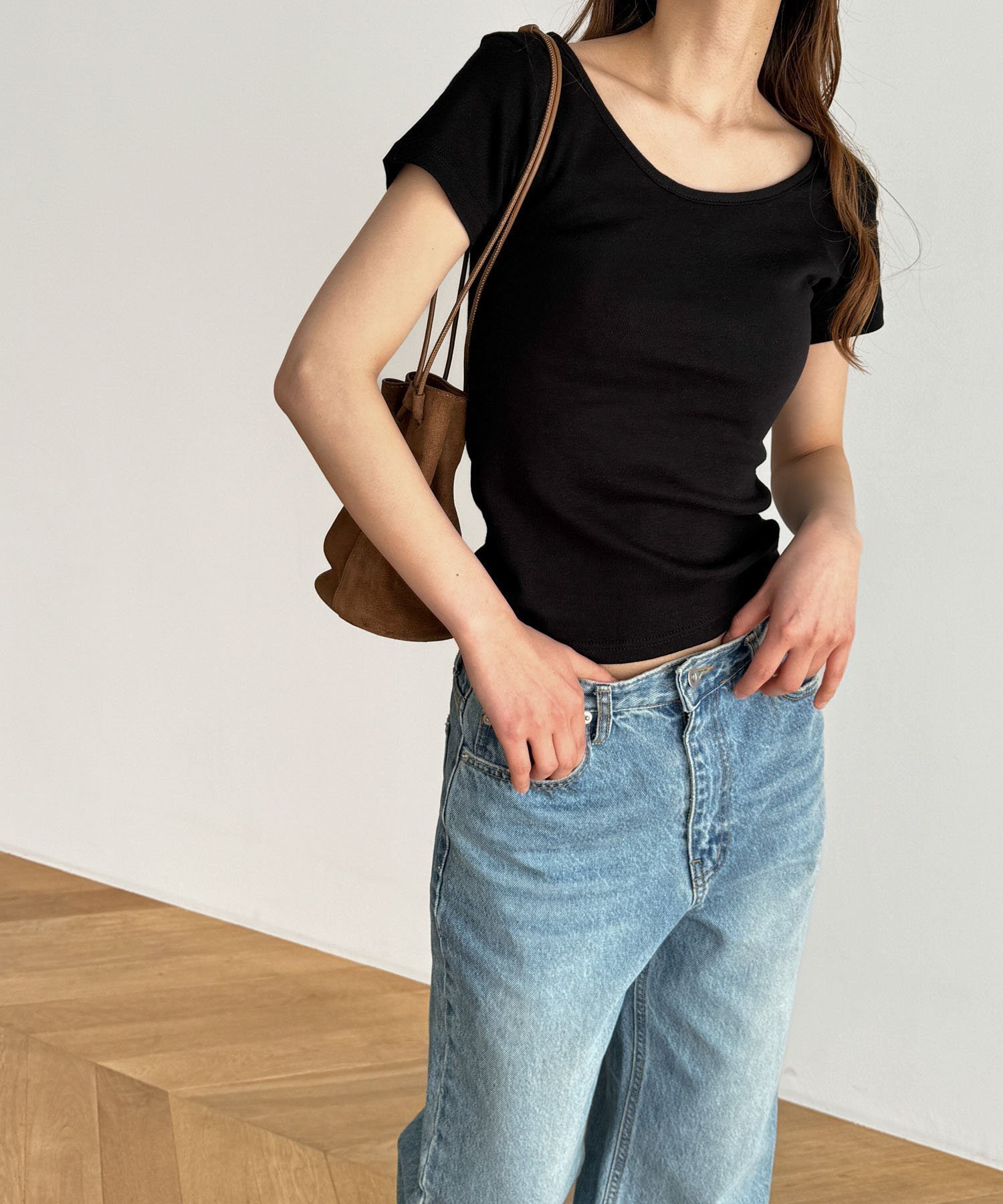 【キャナルジーン/CANAL JEAN】のEl mar コットンラウンドネックTシャツ インテリア・キッズ・メンズ・レディースファッション・服の通販 founy(ファニー) 　ファッション　Fashion　レディースファッション　Fashion for Women　トップス・カットソー　Cut & Sew Tops　シャツ・ブラウス・オフィスカジュアル　Elegant Blouses & Button-Ups　ロングTシャツ・Tシャツ　Longline T-Shirts & Tees　コンパクト　Compact, Small Size　スラックス　Slacks, Dress Pants　デニム　Denim, Jeans Material　ボトム　Bottoms, Lower Wear　ラウンド　Round, Round Neck　ブラック|ID: prp329100004566353 ipo3291000000032713357
