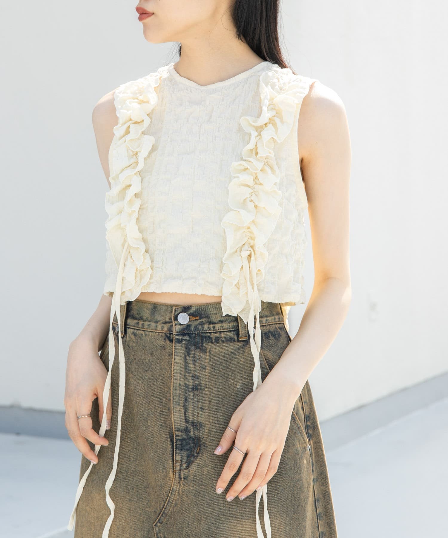 【ケービーエフ/KBF / URBAN RESEARCH】の2WAYフリルノースリーブトップス インテリア・キッズ・メンズ・レディースファッション・服の通販 founy(ファニー) 　ファッション　Fashion　レディースファッション　WOMEN　トップス・カットソー　Tops/Tshirt　キャミソール / ノースリーブ　No Sleeves　2025年　2025　2025春夏・S/S　Ss,Spring/Summer,2025　フェミニン　Feminine　フリル　Frills　ベスト　Vest　ボトム　Bottom　リボン　Ribbon　夏　Summer　S/S・春夏　Ss・Spring/Summer　CREAM|ID: prp329100004566551 ipo3291000000032295306