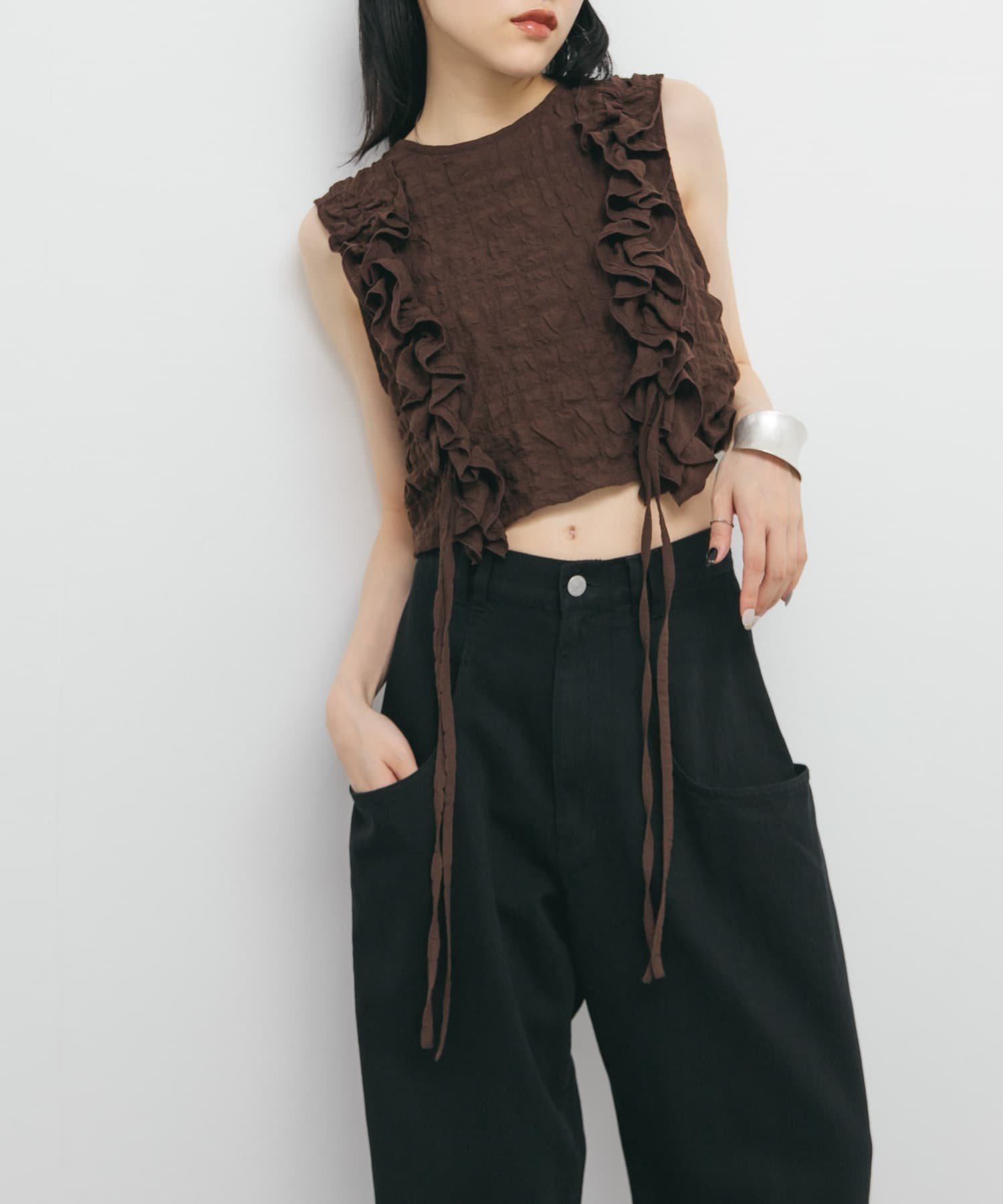 【ケービーエフ/KBF / URBAN RESEARCH】の2WAYフリルノースリーブトップス インテリア・キッズ・メンズ・レディースファッション・服の通販 founy(ファニー) 　ファッション　Fashion　レディースファッション　WOMEN　トップス・カットソー　Tops/Tshirt　キャミソール / ノースリーブ　No Sleeves　2025年　2025　2025春夏・S/S　Ss,Spring/Summer,2025　フェミニン　Feminine　フリル　Frills　ベスト　Vest　ボトム　Bottom　リボン　Ribbon　夏　Summer　S/S・春夏　Ss・Spring/Summer　BROWN|ID: prp329100004566551 ipo3291000000032295307