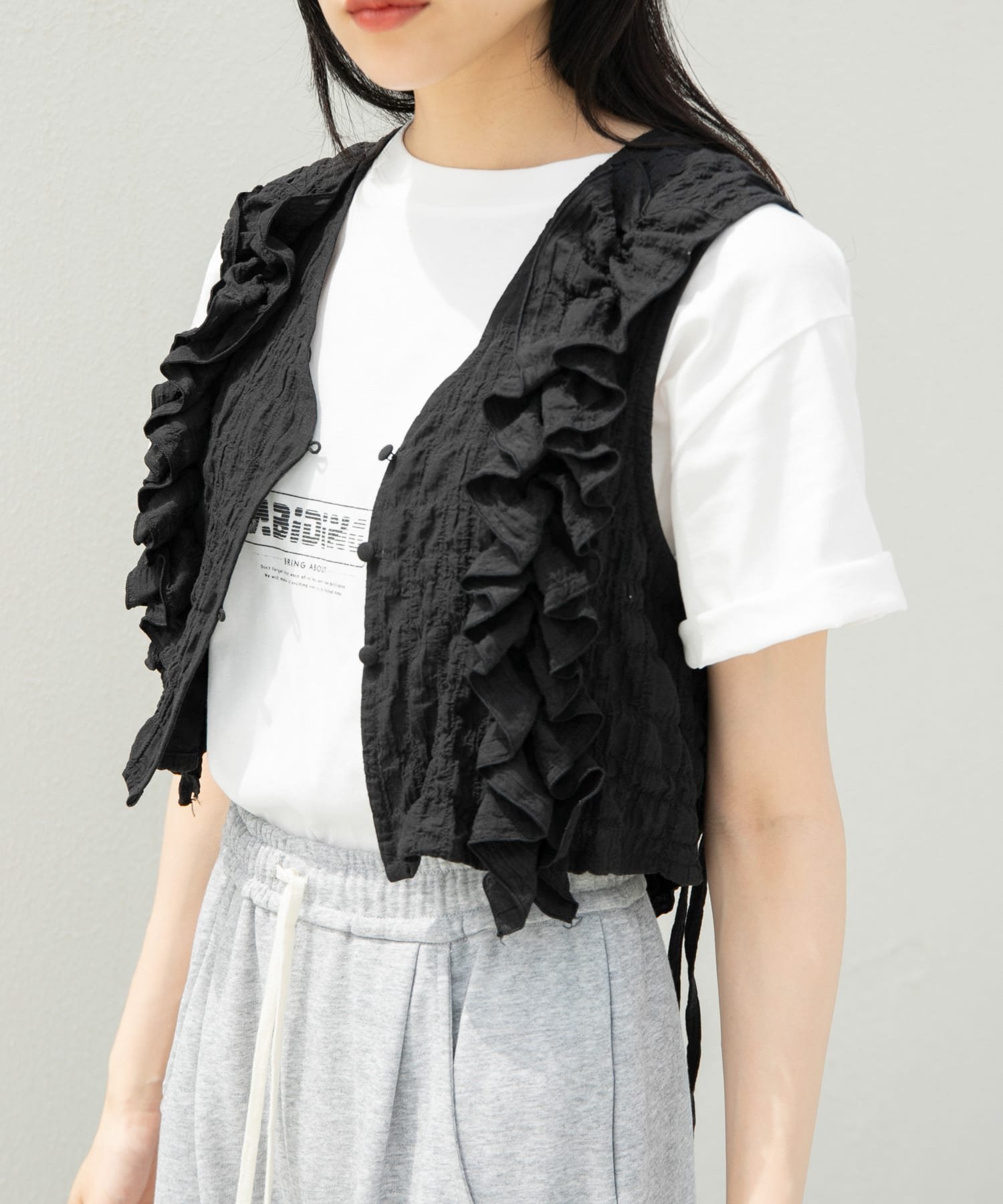 【ケービーエフ/KBF / URBAN RESEARCH】の2WAYフリルノースリーブトップス インテリア・キッズ・メンズ・レディースファッション・服の通販 founy(ファニー) 　ファッション　Fashion　レディースファッション　WOMEN　トップス・カットソー　Tops/Tshirt　キャミソール / ノースリーブ　No Sleeves　2025年　2025　2025春夏・S/S　Ss,Spring/Summer,2025　フェミニン　Feminine　フリル　Frills　ベスト　Vest　ボトム　Bottom　リボン　Ribbon　夏　Summer　S/S・春夏　Ss・Spring/Summer　BLACK|ID: prp329100004566551 ipo3291000000032295308