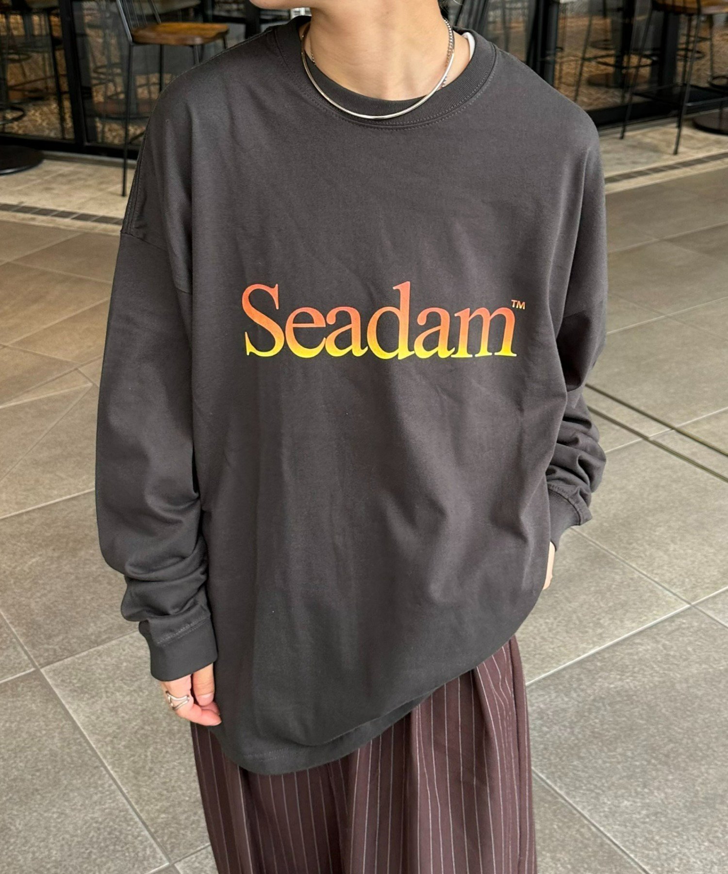 【チャオパニックティピー/CIAOPANIC TYPY】のUNISEX ロゴプリントビッグシルエットロンTEE インテリア・キッズ・メンズ・レディースファッション・服の通販 founy(ファニー) 　ファッション　Fashion　レディースファッション　WOMEN　トップス・カットソー　Tops/Tshirt　ロング / Tシャツ　T-Shirts　インナー　Inner　カットソー　Cut And Sew　カーゴパンツ　Cargo Pants　スタイリッシュ　Stylish　スラックス　Slacks　デニム　Denim　トレンド　Trend　フロント　Front　プリント　Print　ユニセックス　Unisex　リアル　Real　再入荷　Restock/Back In Stock/Re Arrival　おすすめ　Recommend　チャコールグレー|ID: prp329100004566562 ipo3291000000032295386