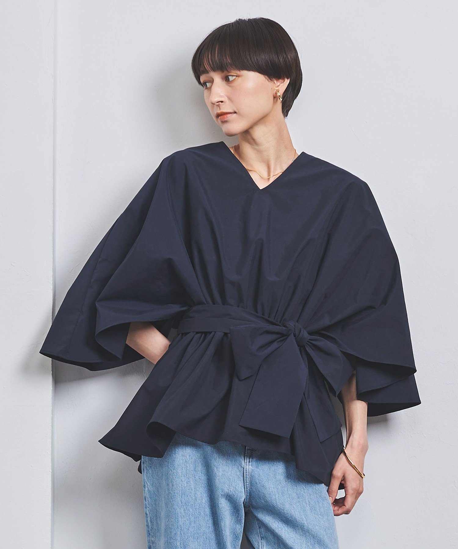 【その他のブランド/Other】のリボン Vネック ブラウス インテリア・キッズ・メンズ・レディースファッション・服の通販 founy(ファニー) 　ファッション　Fashion　レディースファッション　WOMEN　トップス・カットソー　Tops/Tshirt　シャツ/ブラウス　Shirts/Blouses　Vネック　V-Neck　おすすめ　Recommend　アクセサリー　Accessories　エレガント 上品　Elegant　タイトスカート　Tight Skirt　デコルテ　Decolletage　リゾート　Resort　リボン　Ribbon　NAVY|ID: prp329100004566645 ipo3291000000032296028