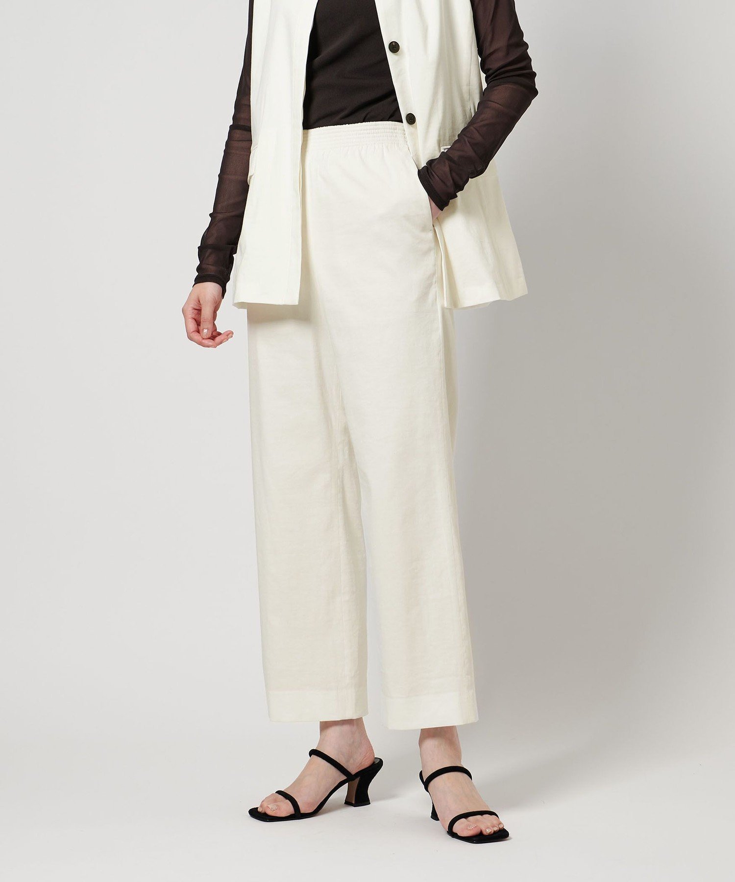 【ユナイテッドアローズ/UNITED ARROWS】のNALYA クロップド パンツ WHITE インテリア・キッズ・メンズ・レディースファッション・服の通販 founy(ファニー) 　ファッション　Fashion　レディースファッション　WOMEN　パンツ　Pants　おすすめ　Recommend　ギャザー　Gather　クロップド　Cropped　サマー　Summer　ストレート　Straight　セットアップ　Set Up　フィット　Fit　ベスト　Vest　OFF WHITE|ID: prp329100004566683 ipo3291000000032485744