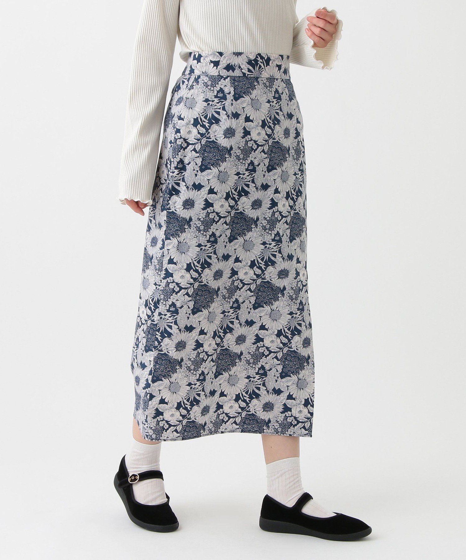 【アフタヌーンティー リビング/Afternoon Tea LIVING】のIラインスカート/リバティプリント 人気、トレンドファッション・服の通販 founy(ファニー) 　ファッション　Fashion　レディースファッション　WOMEN　スカート　Skirt　おすすめ　Recommend　フロント　Front　ブロード　Broad　モチーフ　Motif　別注　Special Order　 other-1|ID: prp329100004566812 ipo3291000000032298362