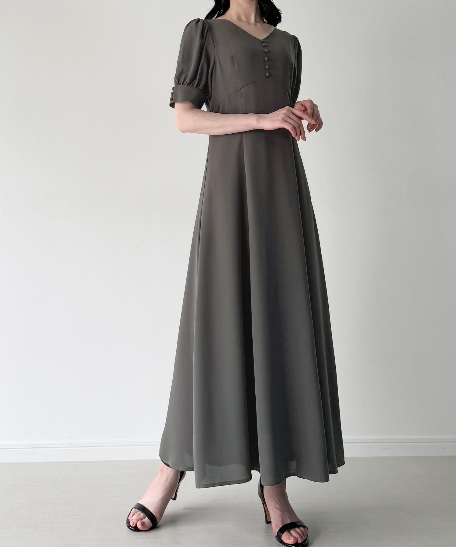 【ジュノア/JUNOAH】のバックレースアップセミフレアワンピース(薄手ジョーゼット生地) インテリア・キッズ・メンズ・レディースファッション・服の通販 founy(ファニー) 　ファッション　Fashion　レディースファッション　Fashion for Women　ワンピース　Dresses　ジョーゼット　Georgette, Semi-Sheer Fabric　チャコール|ID: prp329100004566936 ipo3291000000033647367