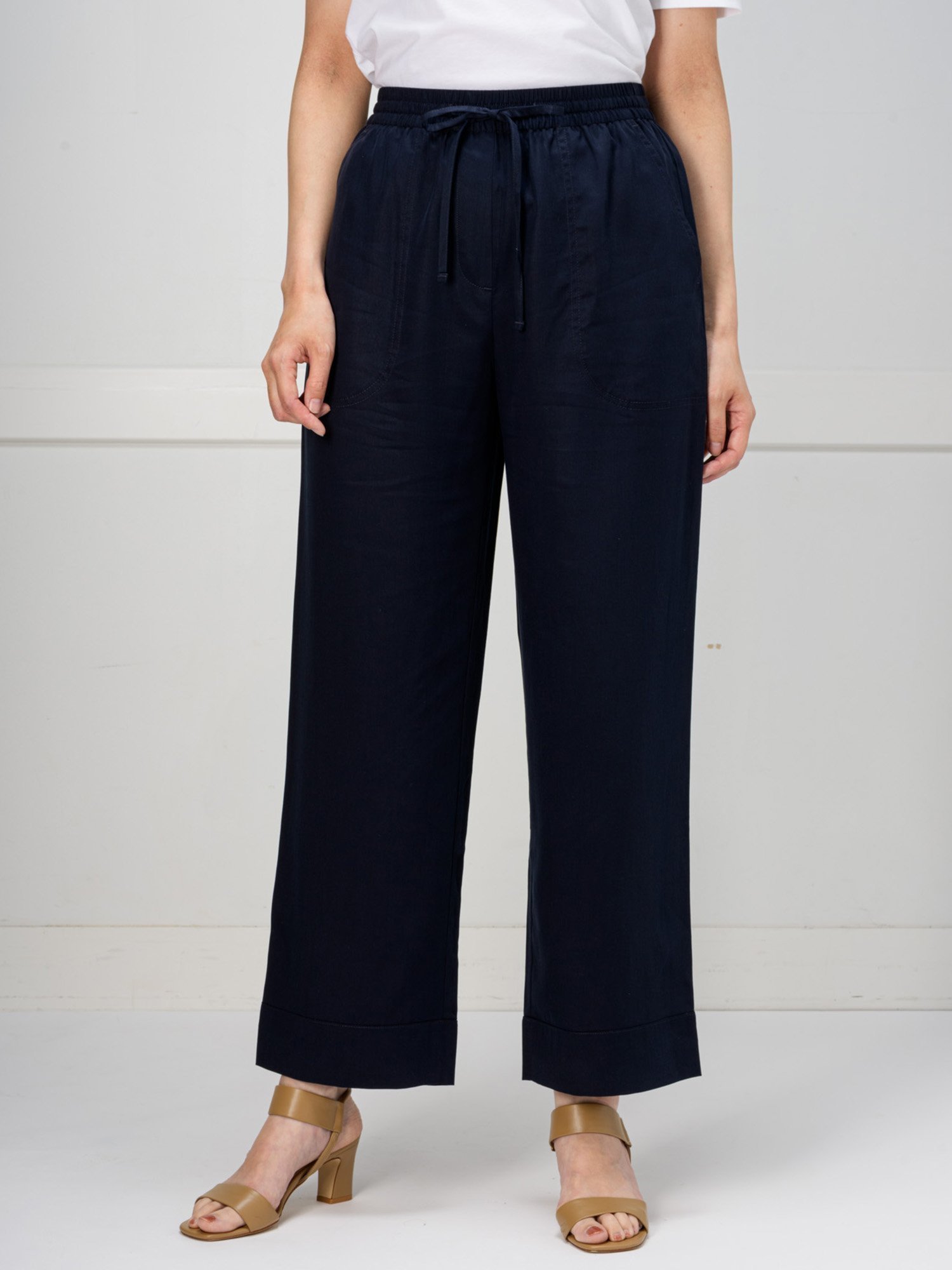 【バナナリパブリック ファクトリーストア/BANANA REPUBLIC FACTORY STORE】のBANANA REPUBLIC FACTORY STORE ストレート テンセル プルオンパンツ インテリア・キッズ・メンズ・レディースファッション・服の通販 founy(ファニー) 　ファッション　Fashion　レディースファッション　WOMEN　パンツ　Pants　ストレート　Straight　ドレープ　Drape　フィット　Fit　ロング　Long　エレガント 上品　Elegant　PREPPY_NAVY|ID: prp329100004566969 ipo3291000000032299696