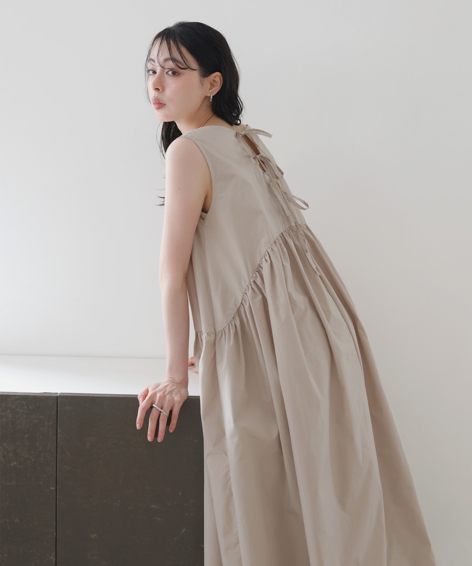 【リアン/Lian】のバックリボンワンピース インテリア・キッズ・メンズ・レディースファッション・服の通販 founy(ファニー) 　ファッション　Fashion　レディースファッション　WOMEN　ワンピース　Dress　リボン　Ribbon　ベージュ|ID: prp329100004566973 ipo3291000000032299723