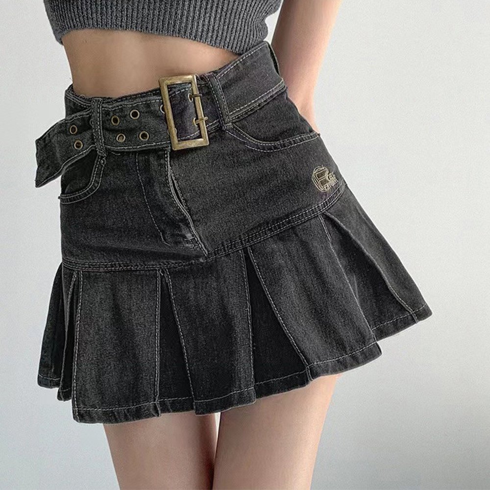 【ミニミニストア/miniministore】のミニデニムプリーツスカート ベルト付き インテリア・キッズ・メンズ・レディースファッション・服の通販 founy(ファニー) 　ファッション　Fashion　レディースファッション　Ladies' Fashion Online　スカート　Skirt　プリーツスカート　Pleated Skirts　ベルト　Belts　インディゴ　Indigo　ガーリー　Girly　ショート　Short　スニーカー　Sneakers　デニム　Denim　ミニスカート　Mini Skirt　台形　Trapezoid　無地　Plain Color　チャコールブラック|ID: prp329100004567309 ipo3291000000032687942