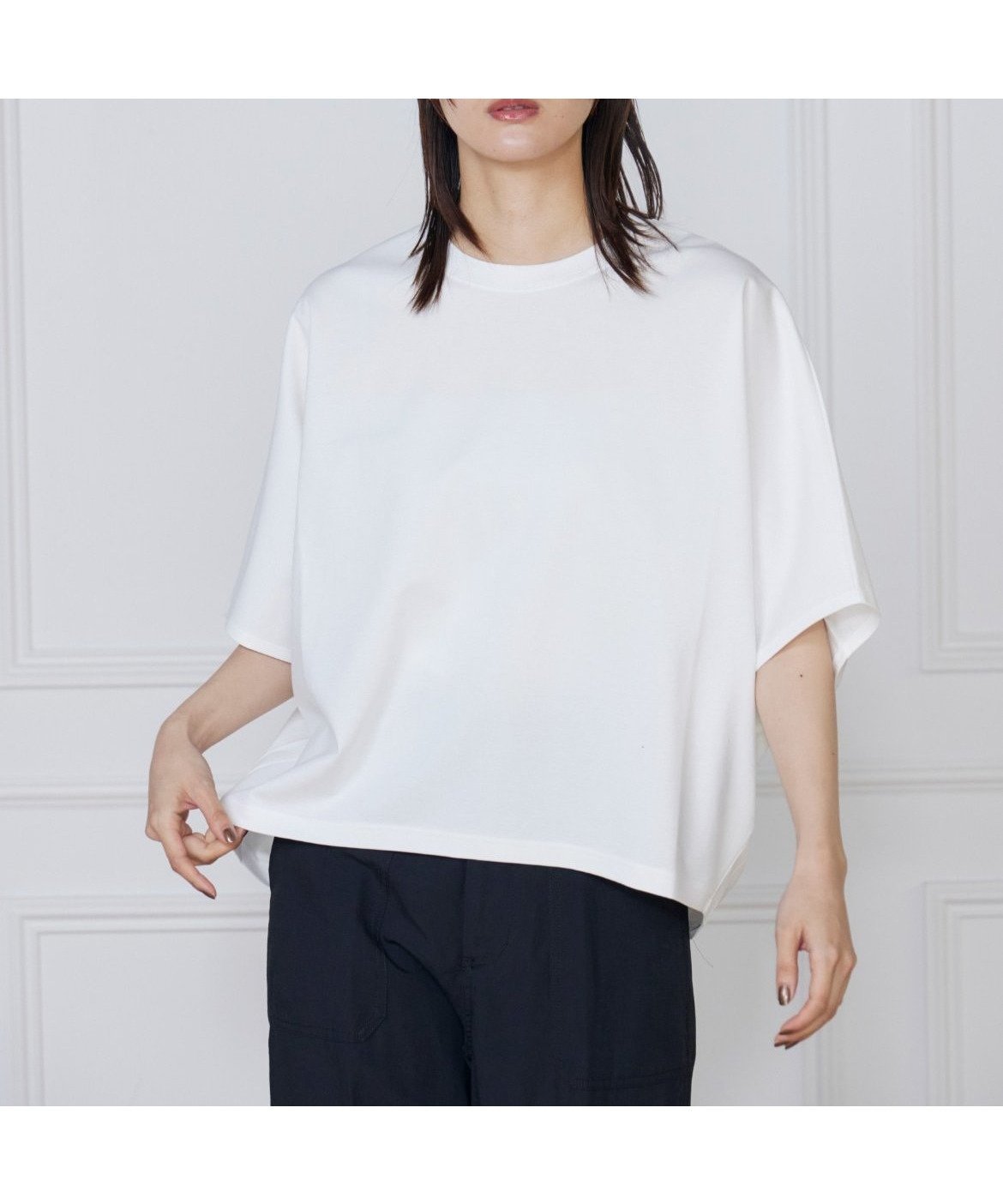 【イッツインターナショナル/I.T.'S. international】のバックジップTシャツ インテリア・キッズ・メンズ・レディースファッション・服の通販 founy(ファニー) 　ファッション　Fashion　レディースファッション　WOMEN　トップス・カットソー　Tops/Tshirt　シャツ/ブラウス　Shirts/Blouses　ロング / Tシャツ　T-Shirts　バッグ　Bag　クロップド　Cropped　コンパクト　Compact　シンプル　Simple　スマート　Smart　バランス　Balance　ヘムライン　Hemline　ボトム　Bottom　リラックス　Relax　エレガント 上品　Elegant　オフホワイト|ID: prp329100004567484 ipo3291000000032305757