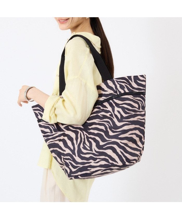 【レスポートサック/LeSportsac】の【公式】レスポートサック トートバッグ 1541HC94 LeSportsac 人気、トレンドファッション・服の通販 founy(ファニー) 　ファッション　Fashion　レディースファッション　WOMEN　バッグ　Bag　スポーツウェア　Sportswear　スポーツ バッグ/ポーチ　Sports Bag/Pouch　おすすめ　Recommend　クラシカル　Classical　ポケット　Pocket　マグネット　Magnet　ラフィア　Raffia　ビジネス 仕事 通勤　Business　 other-1|ID: prp329100004567628 ipo3291000000032307302