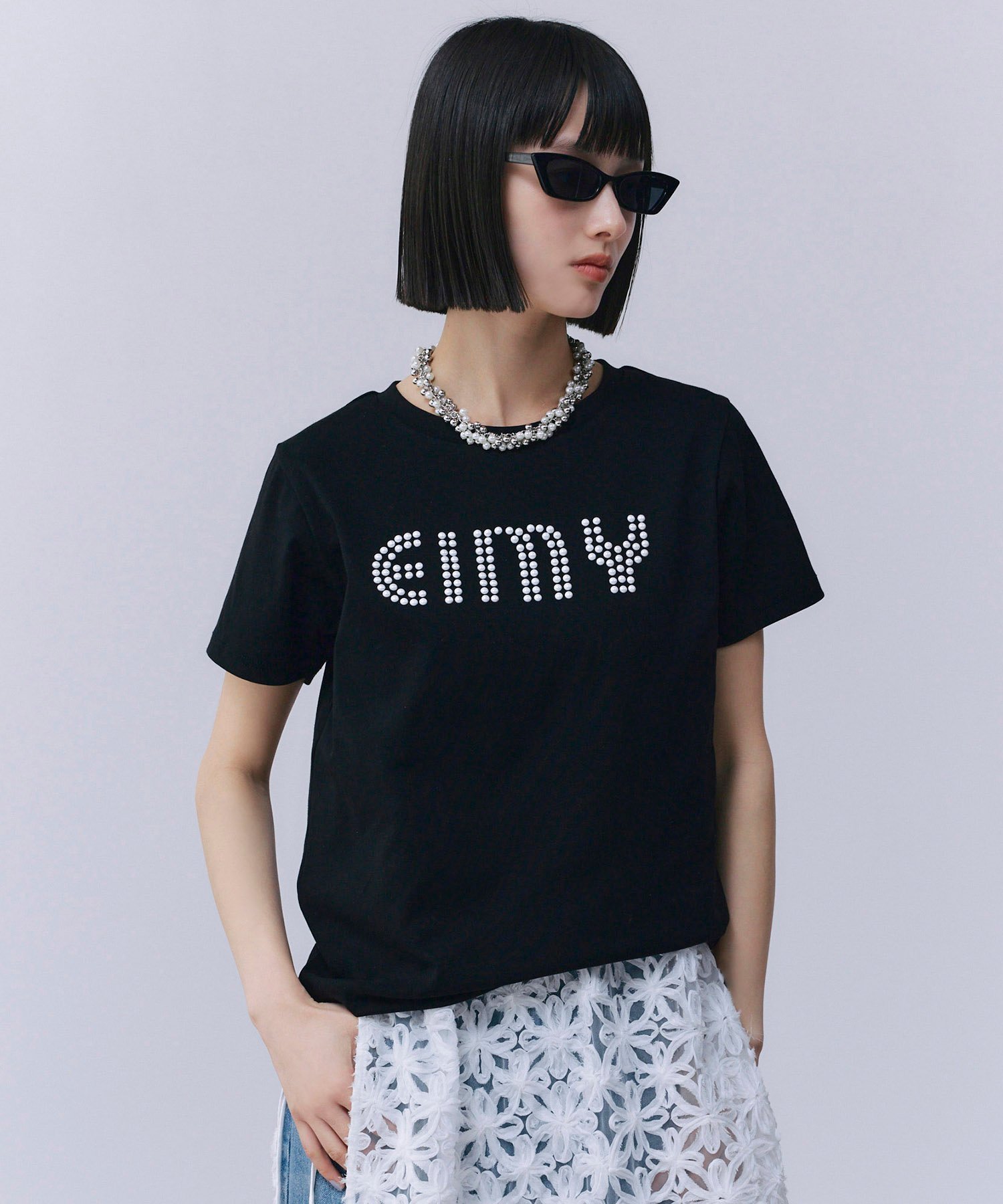 【エイミーイストワール/eimy istoire】のパールロゴTシャツ インテリア・キッズ・メンズ・レディースファッション・服の通販 founy(ファニー) 　ファッション　Fashion　レディースファッション　WOMEN　トップス・カットソー　Tops/Tshirt　シャツ/ブラウス　Shirts/Blouses　ロング / Tシャツ　T-Shirts　インナー　Inner　エレガント 上品　Elegant　コンパクト　Compact　シンプル　Simple　ジャケット　Jacket　ストレッチ　Stretch　デニム　Denim　パール　Pearl　フィット　Fit　フロント　Front　ベーシック　Basic　ボトム　Bottom　半袖　Short Sleeve　おすすめ　Recommend　BLACK|ID: prp329100004567636 ipo3291000000032307390