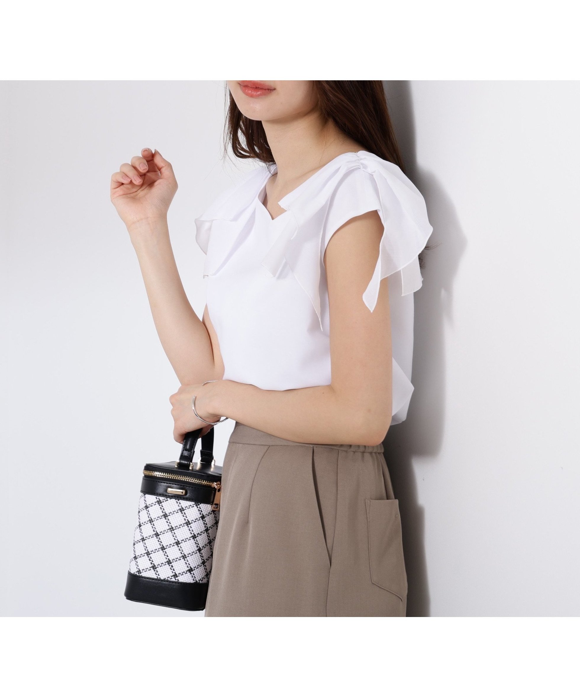 【プロポーション ボディドレッシング/PROPORTION BODY DRESSING】のショルダーリボンブラウス インテリア・キッズ・メンズ・レディースファッション・服の通販 founy(ファニー) 　ファッション　Fashion　レディースファッション　Fashion for Women　トップス・カットソー　Cut & Sew Tops　シャツ・ブラウス・オフィスカジュアル　Elegant Blouses & Button-Ups　ショルダー　Shoulder, Shoulder Strap　デニム　Denim, Jeans Material　フェミニン　Feminine, Girly　リボン　Ribbon, Bow　ホワイト|ID: prp329100004567684 ipo3291000000033600753