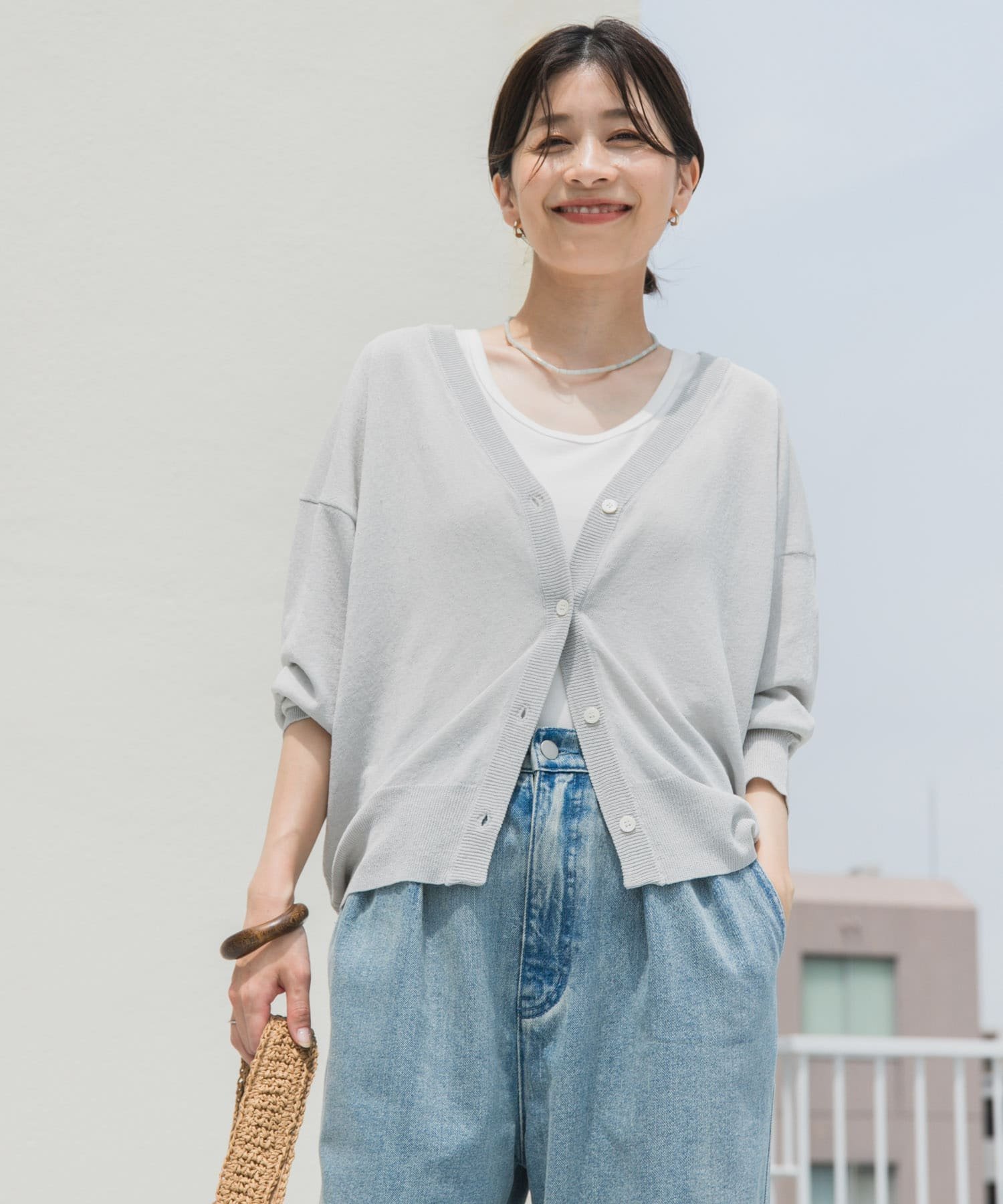 【アーバンリサーチ ドアーズ/URBAN RESEARCH DOORS】の『UR TECH ひやサラクール』リネン混Vネックショートカーディガン インテリア・キッズ・メンズ・レディースファッション・服の通販 founy(ファニー) 　ファッション　Fashion　レディースファッション　Fashion for Women　トップス・カットソー　Cut & Sew Tops　カーディガン・羽織り　Layered Style Cardigans　Vネックトップス　V-Neck Tops / V-Cut Neckline Shirts　イエロー　Yellow　秋　Autumn　カーディガン　Cardigan, Knitwear　コンパクト　Compact, Small Size　今季　This Season, Current Season　ショルダー　Shoulder, Shoulder Strap　ショート　Short, Short Length　ストレート　Straight, Straight Cut　ドロップ　Drop Shoulder, Dropped Style　リネン　Linen, Linen Fabric　S/S・春夏　SS, Spring/Summer, Warm Season　夏　Summer　ビジネス 仕事 通勤　Business / Work / Commuting　2025年　2025　2025春夏・S/S　Spring/Summer 2025 SS25　L/GRAY|ID: prp329100004567840 ipo3291000000032310305