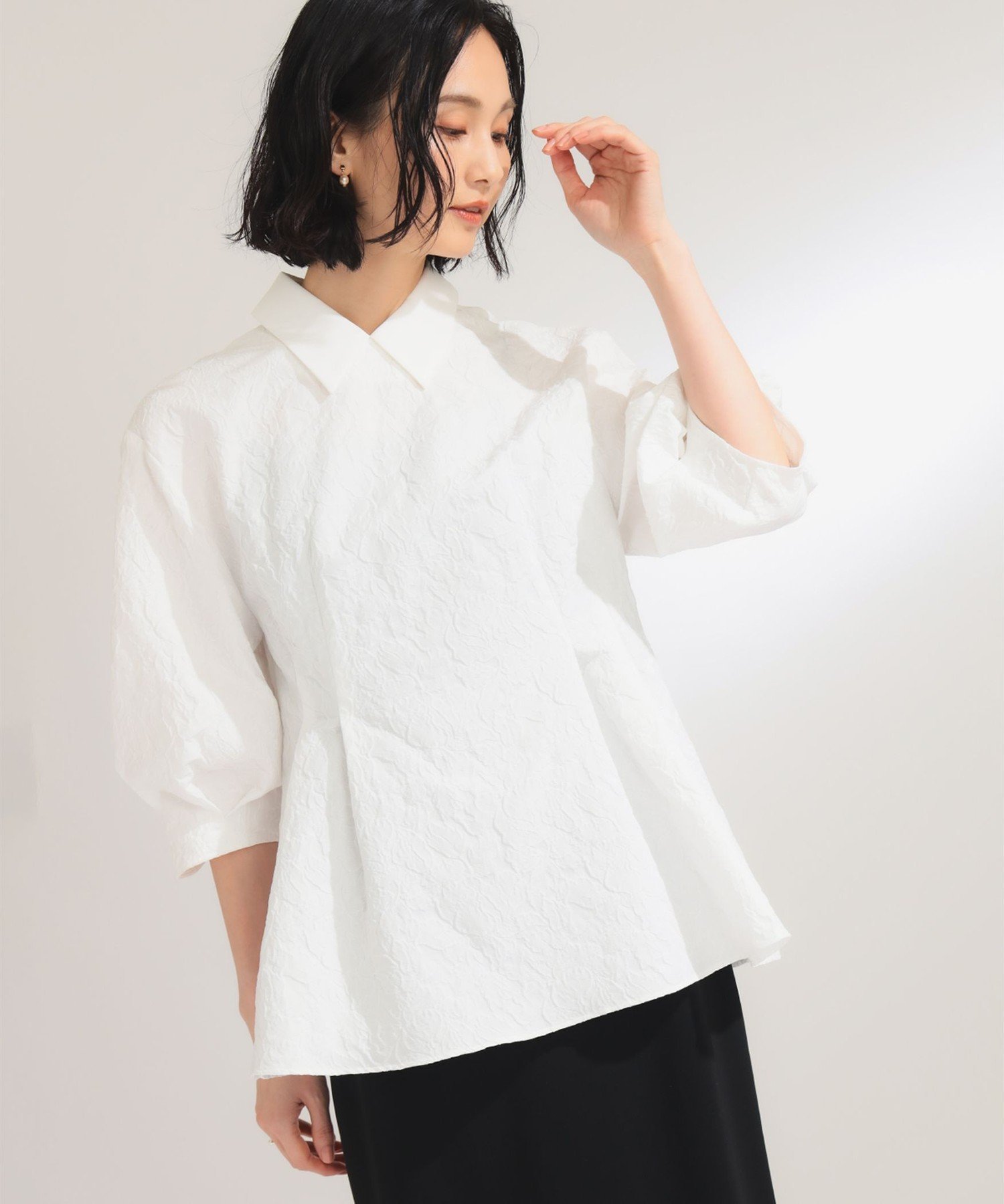 【デミルクス ビームス/Demi-Luxe BEAMS】の【ビームスの百名品】フクレ織りジャカード アタッチドカラー ブラウス* ビームスセレモニー2025 フォーマル 入学 入園 卒業 卒園 ママスーツ 七五三 インテリア・キッズ・メンズ・レディースファッション・服の通販 founy(ファニー) 　ファッション　Fashion　レディースファッション　WOMEN　トップス・カットソー　Tops/Tshirt　シャツ/ブラウス　Shirts/Blouses　シンプル　Simple　ジャカード　Jacquard　スーツ　Suit　定番　Standard　パターン　Pattern　フォーマル　Formal　ペプラム　Peplum　おすすめ　Recommend　セレモニー　Ceremony　入学式　Entrance Ceremony　卒業式　Graduation Ceremony　WHITE|ID: prp329100004567914 ipo3291000000032311313