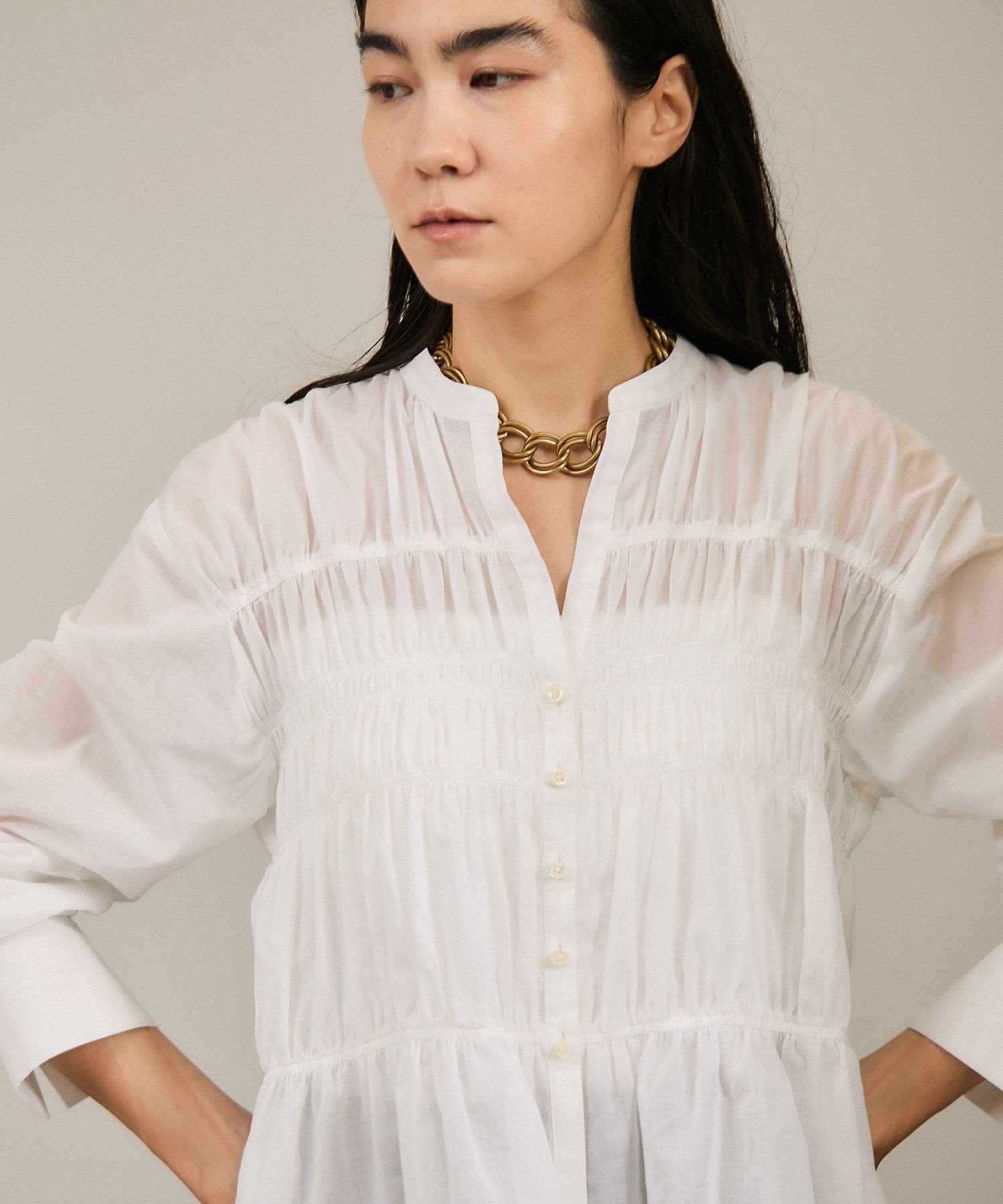 【サロン アダム エ ロペ/SALON adam et rope'】のShuttlenotesワッシャーローンシャーリングブラウス 洗える インテリア・キッズ・メンズ・レディースファッション・服の通販 founy(ファニー) 　ファッション　Fashion　レディースファッション　WOMEN　トップス・カットソー　Tops/Tshirt　シャツ/ブラウス　Shirts/Blouses　春　Spring　洗える　Washable　秋　Autumn/Fall　カフス　Cuffs　ギャザー　Gather　クロップド　Cropped　吸水　Water Absorption　シアー　Sheer　シャーリング　Shirring　デニム　Denim　人気　Popularity　バランス　Balance　ミックス　Mix　ロング　Long　おすすめ　Recommend　夏　Summer　エレガント 上品　Elegant　オフホワイト(15)|ID: prp329100004567960 ipo3291000000032312268