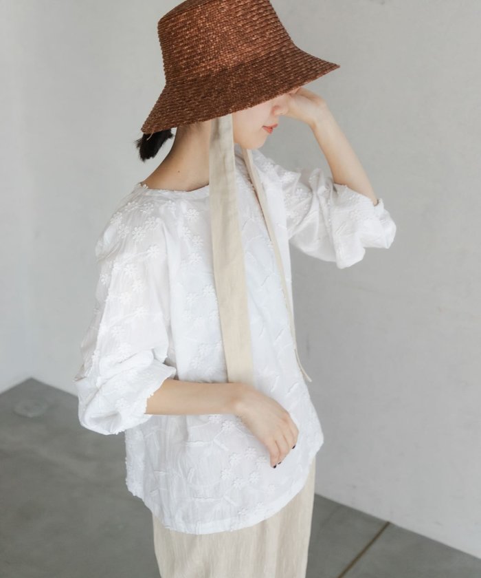 【アーバンリサーチ ドアーズ/URBAN RESEARCH DOORS】の立体刺繍ブラウス インテリア・キッズ・メンズ・レディースファッション・服の通販 founy(ファニー) https://founy.com/ ファッション Fashion レディースファッション Fashion for Women トップス・カットソー Cut & Sew Tops シャツ・ブラウス・オフィスカジュアル Elegant Blouses & Button-Ups 2025年 2025 2025春夏・S/S Spring/Summer 2025 SS25 おすすめ Recommended / Our Picks インナー Innerwear コンパクト Compact, Small Size シンプル Simple, Minimal エレガント 上品 Elegant 夏 Summer 春 Spring S/S・春夏 SS, Spring/Summer, Warm Season |ID: prp329100004567974 ipo3291000000033717194