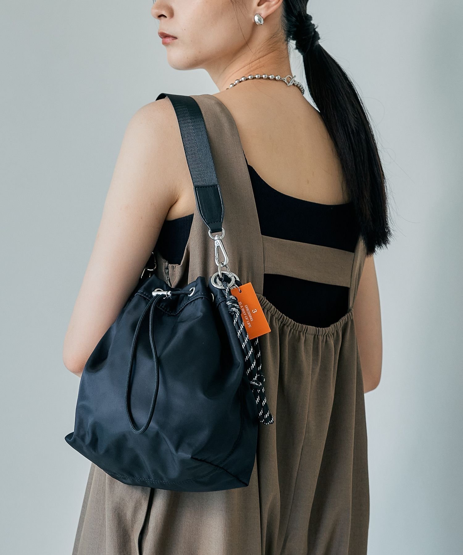 【レプシィム ローリーズファーム/LEPSIM LOWRYS FARM】のマルチWAYチャーム付きバッグ 人気、トレンドファッション・服の通販 founy(ファニー) 　ファッション　Fashion　レディースファッション　Ladies' Fashion Online　バッグ　Bag　インナー　Inner　コンパクト　Compact　ショート　Short　シンプル　Simple　チャーム　Charm　プレート　Plate　ポケット　Pocket　ロング　Long　巾着　Purse　軽量　Lightweight　 other-1|ID: prp329100004568008 ipo3291000000032491638
