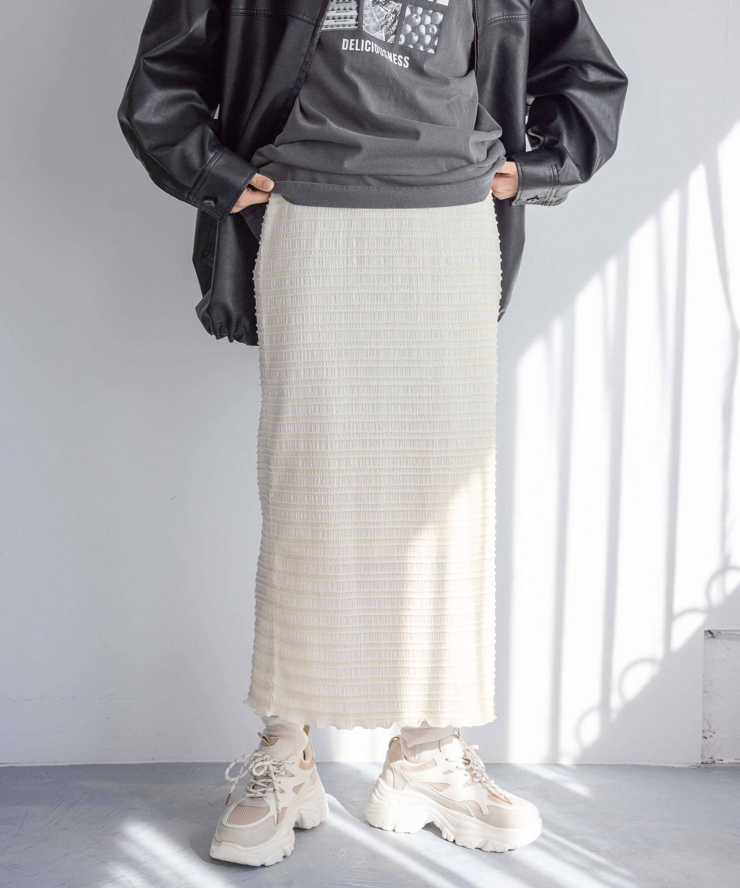 【ローリーズファーム/LOWRYS FARM】のミニシャーリングタイトスカート インテリア・キッズ・メンズ・レディースファッション・服の通販 founy(ファニー) 　ファッション　Fashion　レディースファッション　WOMEN　スカート　Skirt　おすすめ　Recommend　カットソー　Cut And Sew　シャーリング　Shirring　シンプル　Simple　スリット　Slit　夏　Summer　春　Spring　アイボリー08|ID: prp329100004568127 ipo3291000000032314829