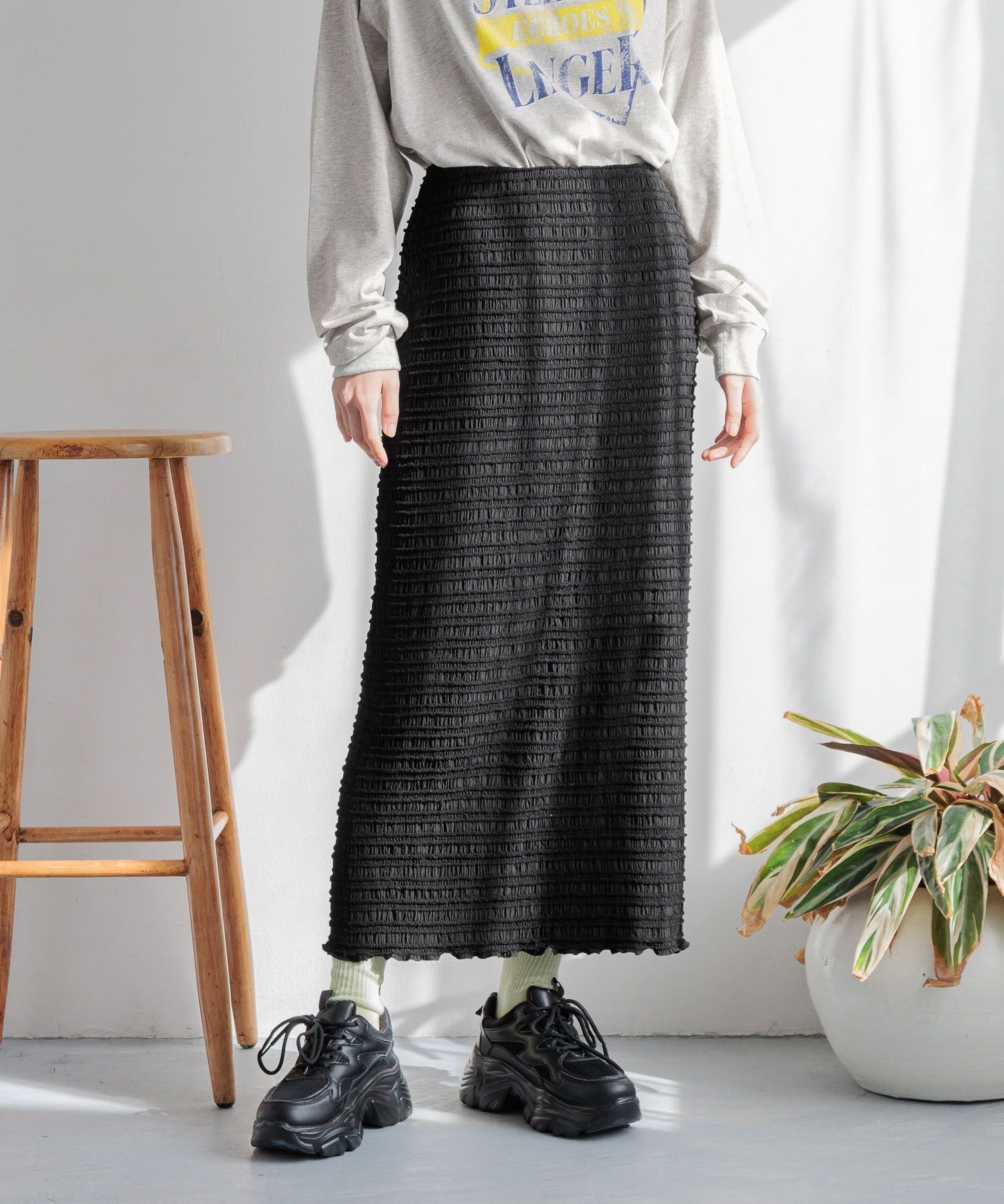 【ローリーズファーム/LOWRYS FARM】のミニシャーリングタイトスカート インテリア・キッズ・メンズ・レディースファッション・服の通販 founy(ファニー) 　ファッション　Fashion　レディースファッション　WOMEN　スカート　Skirt　おすすめ　Recommend　カットソー　Cut And Sew　シャーリング　Shirring　シンプル　Simple　スリット　Slit　夏　Summer　春　Spring　ブラック09|ID: prp329100004568127 ipo3291000000032314831