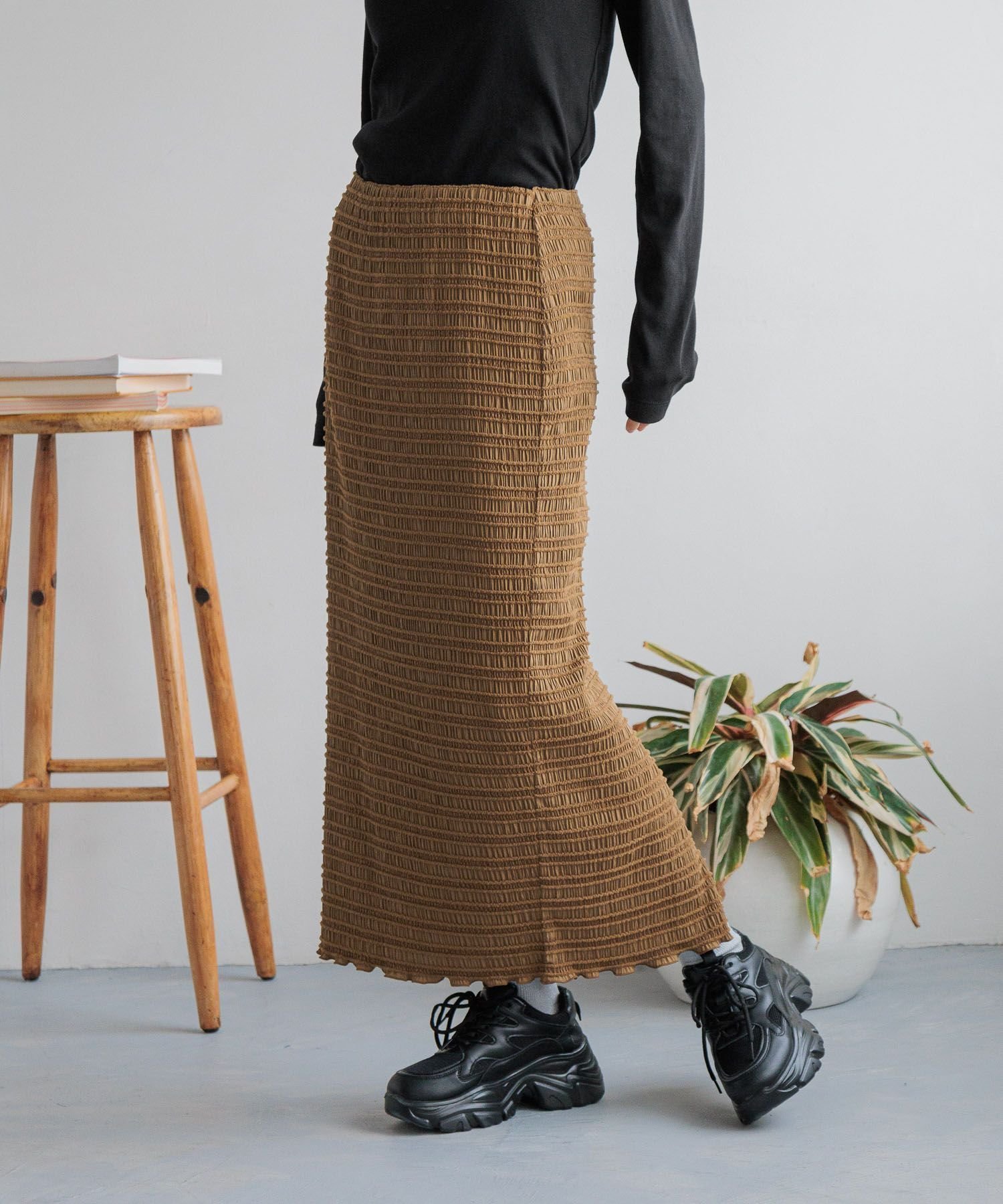 【ローリーズファーム/LOWRYS FARM】のミニシャーリングタイトスカート インテリア・キッズ・メンズ・レディースファッション・服の通販 founy(ファニー) 　ファッション　Fashion　レディースファッション　WOMEN　スカート　Skirt　おすすめ　Recommend　カットソー　Cut And Sew　シャーリング　Shirring　シンプル　Simple　スリット　Slit　夏　Summer　春　Spring　ブラウン58|ID: prp329100004568127 ipo3291000000032314834
