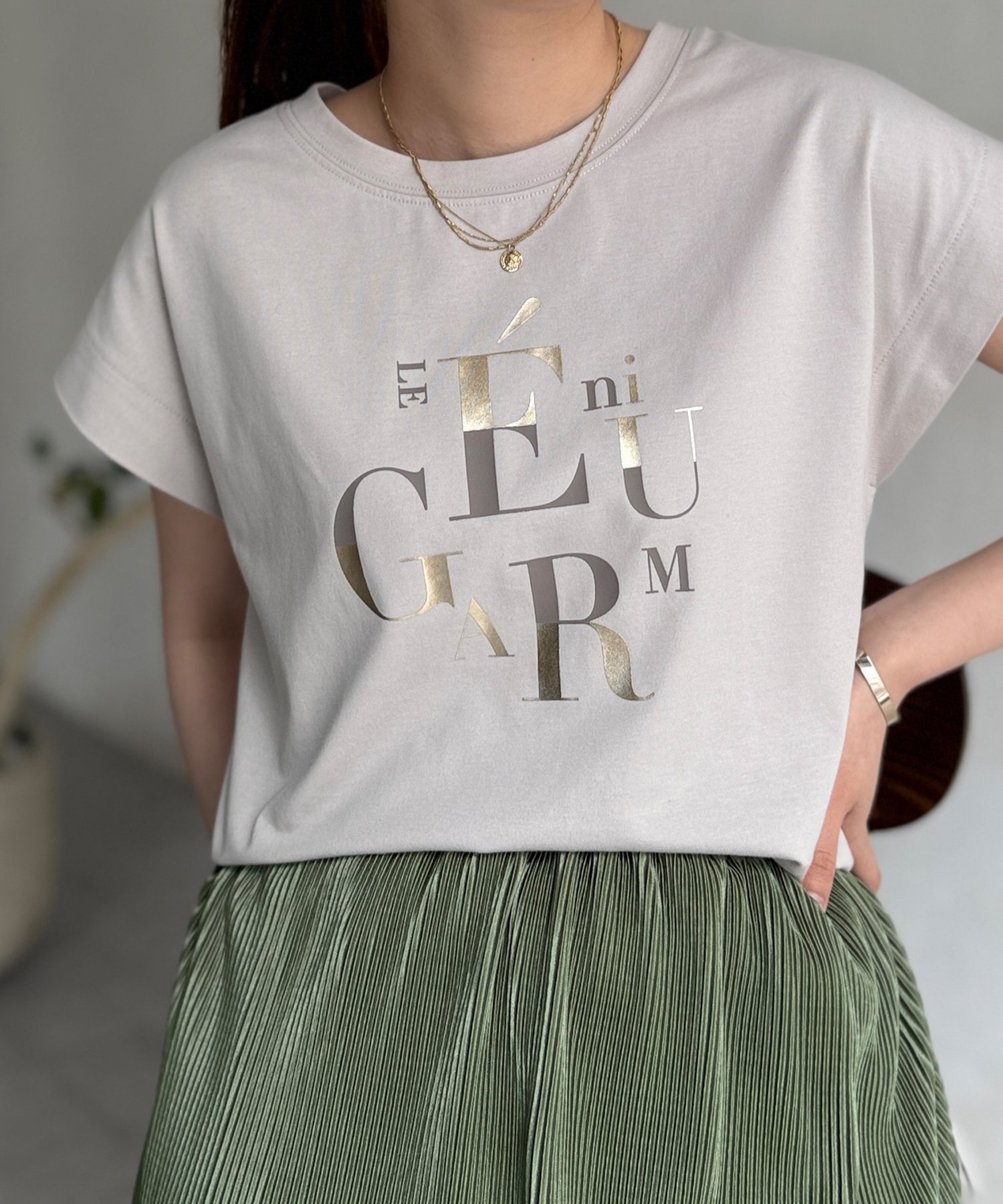 【シェトワ/Chez toi】のランダムロゴフレンチスリーブT インテリア・キッズ・メンズ・レディースファッション・服の通販 founy(ファニー) 　ファッション　Fashion　レディースファッション　WOMEN　おすすめ　Recommend　シンプル　Simple　ジャケット　Jacket　フレア　Flare　プチプライス・低価格　Affordable　リラックス　Relax　グレージュ|ID: prp329100004568286 ipo3291000000032316737
