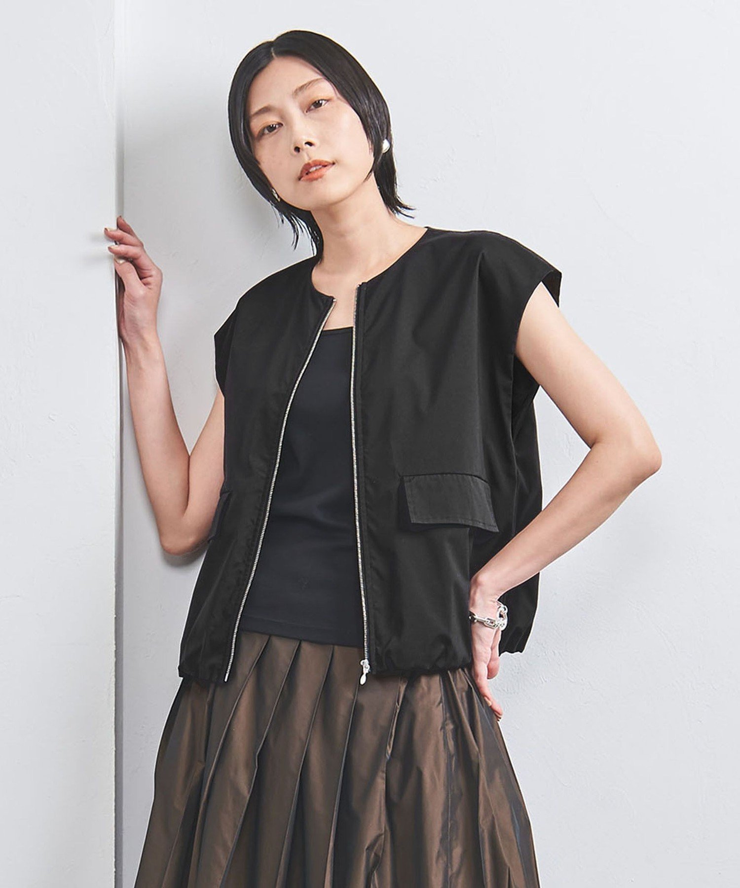 【その他のブランド/Other】のタスラン タイプライター ベスト 人気、トレンドファッション・服の通販 founy(ファニー) 　ファッション　Fashion　レディースファッション　WOMEN　アウター　Coat Outerwear　トップス・カットソー　Tops/Tshirt　ベスト/ジレ　Gilets/Vests　おすすめ　Recommend　インナー　Inner　ギャザー　Gather　ショルダー　Shoulder　スポーティ　Sporty　タイプライター　Typewriter　ドロップ　Drop　ドローコード　Draw Cord　ノースリーブ　No Sleeve　バランス　Balance　フラップ　Flap　フロント　Front　ベスト　Vest　ポケット　Pocket　エレガント 上品　Elegant　 other-1|ID: prp329100004568659 ipo3291000000032321390