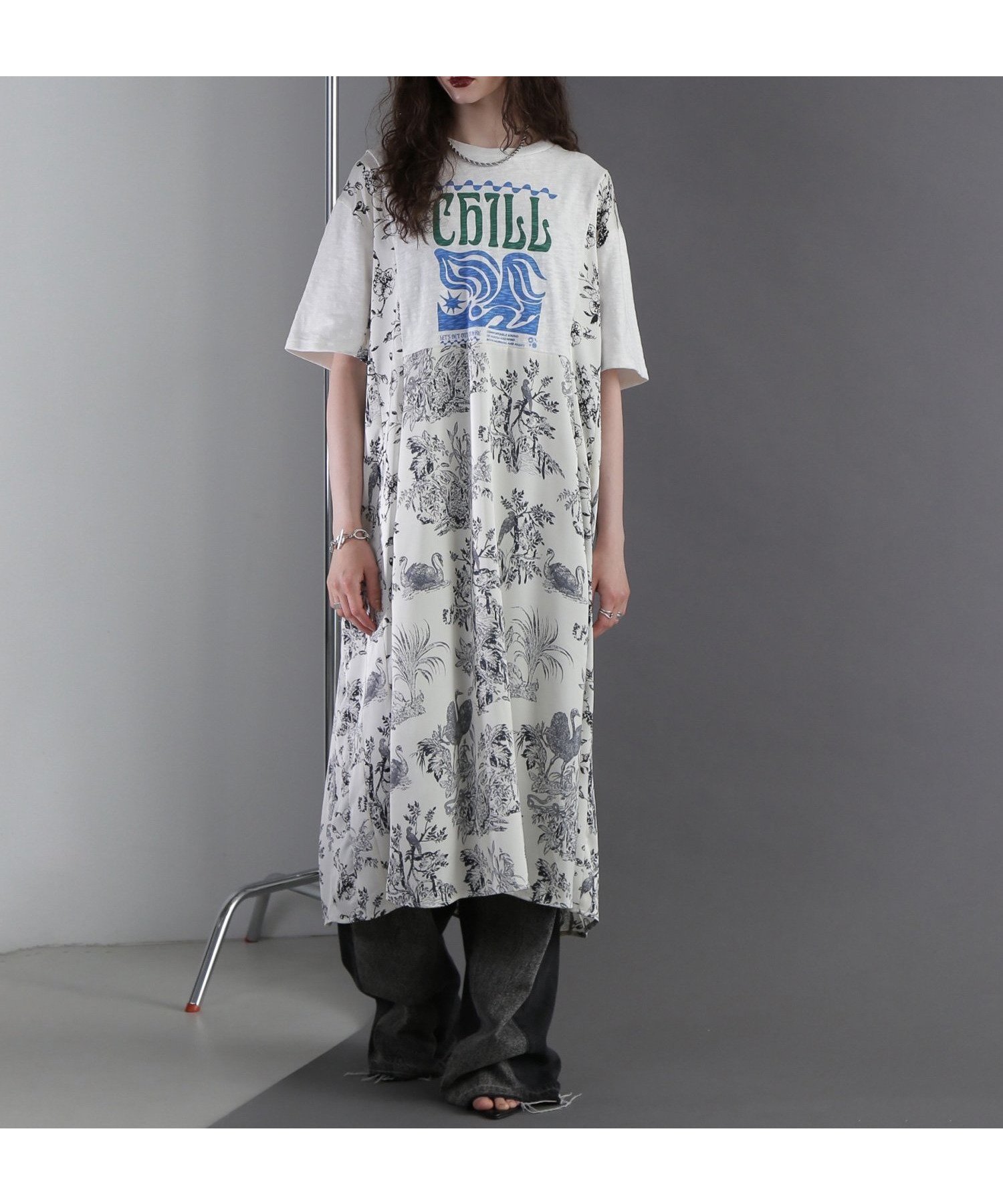【ローズバッド/ROSE BUD】のOKIRAKU*ROSEBUD/リメイクライク ドッキング グラフィック ワンピース インテリア・キッズ・メンズ・レディースファッション・服の通販 founy(ファニー) 　ファッション　Fashion　レディースファッション　WOMEN　ワンピース　Dress　インナー　Inner　カットソー　Cut And Sew　グラフィック　Graphic　サテン　Satin　トレンド　Trend　ドッキング　Docking　パターン　Pattern　フォルム　Form　プリント　Print　リメイク　Remake　リラックス　Relax　日本製　Made In Japan　夏　Summer　WHITE|ID: prp329100004568886 ipo3291000000032379743