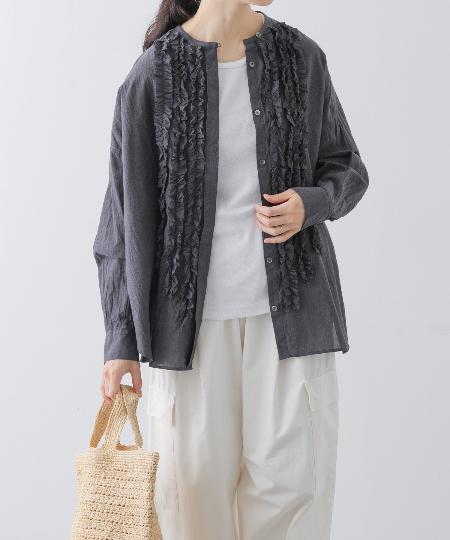 【かぐれ/kagure / URBAN RESEARCH】のコットンワッシャーフリルワイドシャツ インテリア・キッズ・メンズ・レディースファッション・服の通販 founy(ファニー) 　ファッション　Fashion　レディースファッション　WOMEN　トップス・カットソー　Tops/Tshirt　シャツ/ブラウス　Shirts/Blouses　ギャザー　Gather　ジャケット　Jacket　フリル　Frills　ボトム　Bottom　羽織　Haori　ヨーク　Yoke　ワイド　Wide　ワッシャー　Washer　S/S・春夏　Ss・Spring/Summer　おすすめ　Recommend　夏　Summer　エレガント 上品　Elegant　2025年　2025　2025春夏・S/S　Ss,Spring/Summer,2025　CHARCOAL|ID: prp329100004568958 ipo3291000000032324259