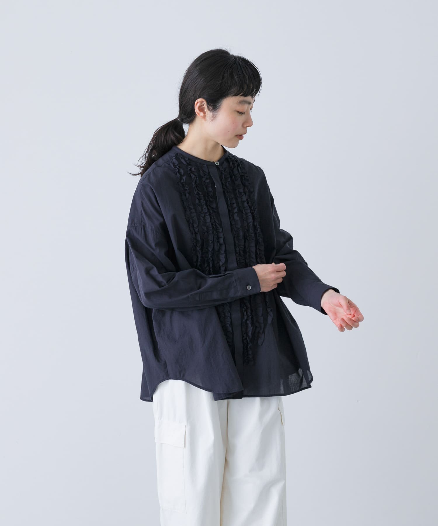 【かぐれ/kagure / URBAN RESEARCH】のコットンワッシャーフリルワイドシャツ インテリア・キッズ・メンズ・レディースファッション・服の通販 founy(ファニー) 　ファッション　Fashion　レディースファッション　WOMEN　トップス・カットソー　Tops/Tshirt　シャツ/ブラウス　Shirts/Blouses　ギャザー　Gather　ジャケット　Jacket　フリル　Frills　ボトム　Bottom　羽織　Haori　ヨーク　Yoke　ワイド　Wide　ワッシャー　Washer　S/S・春夏　Ss・Spring/Summer　おすすめ　Recommend　夏　Summer　エレガント 上品　Elegant　2025年　2025　2025春夏・S/S　Ss,Spring/Summer,2025　NAVY|ID: prp329100004568958 ipo3291000000032324263