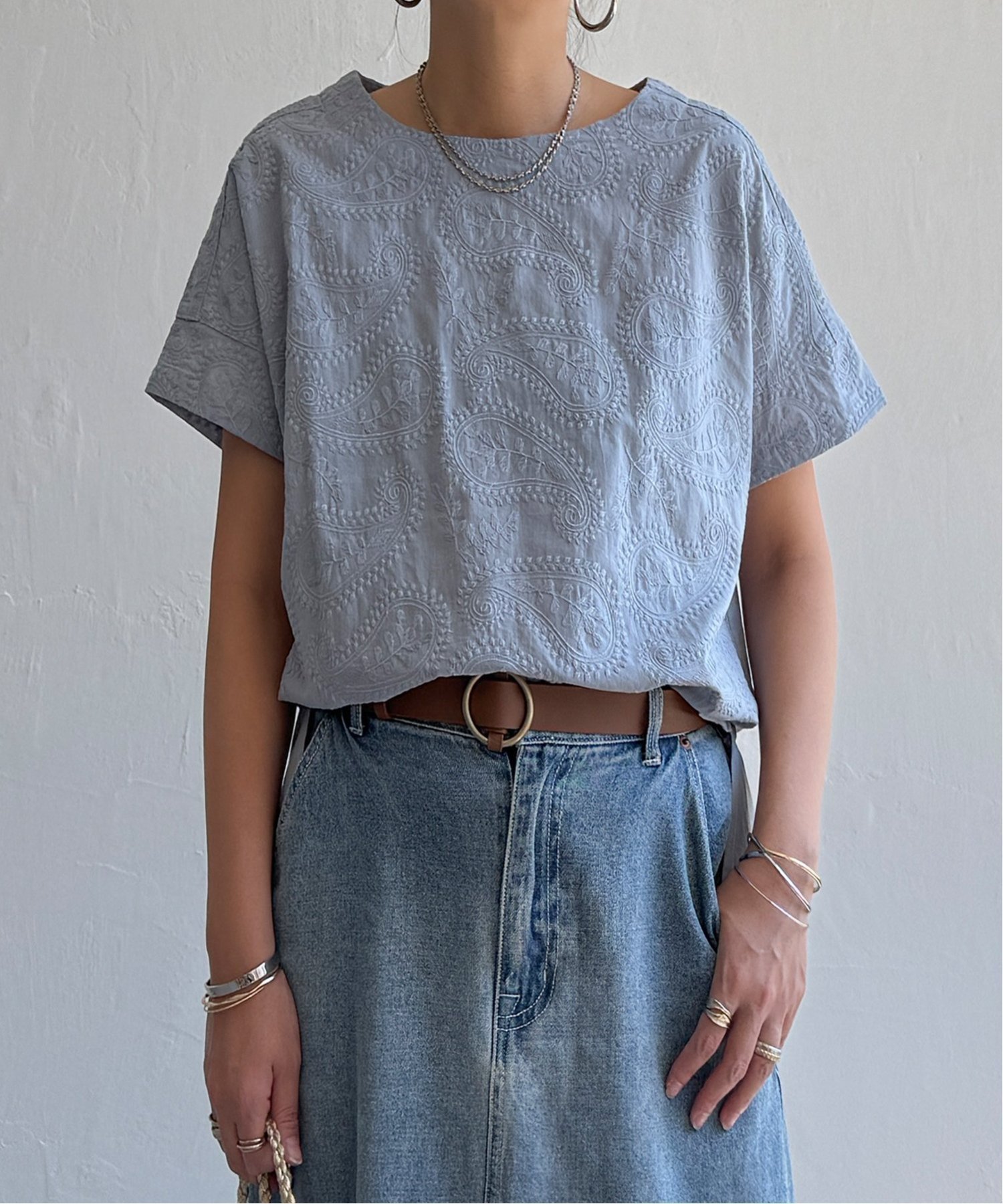 【エルビーシー/LBC】のペイズリー刺繍ブラウス インテリア・キッズ・メンズ・レディースファッション・服の通販 founy(ファニー) 　ファッション　Fashion　レディースファッション　Fashion for Women　トップス・カットソー　Cut & Sew Tops　シャツ・ブラウス・オフィスカジュアル　Elegant Blouses & Button-Ups　バランス　Balance, Style Balance　ペイズリー　Paisley, Ethnic Pattern　ボトム　Bottoms, Lower Wear　エレガント 上品　Elegant　人気　Popular, Best Seller　半袖　Short Sleeve, Half Sleeve　夏　Summer　定番　Standard, Basic Item　無地　Plain, Solid Color　グレー|ID: prp329100004569108 ipo3291000000033200597