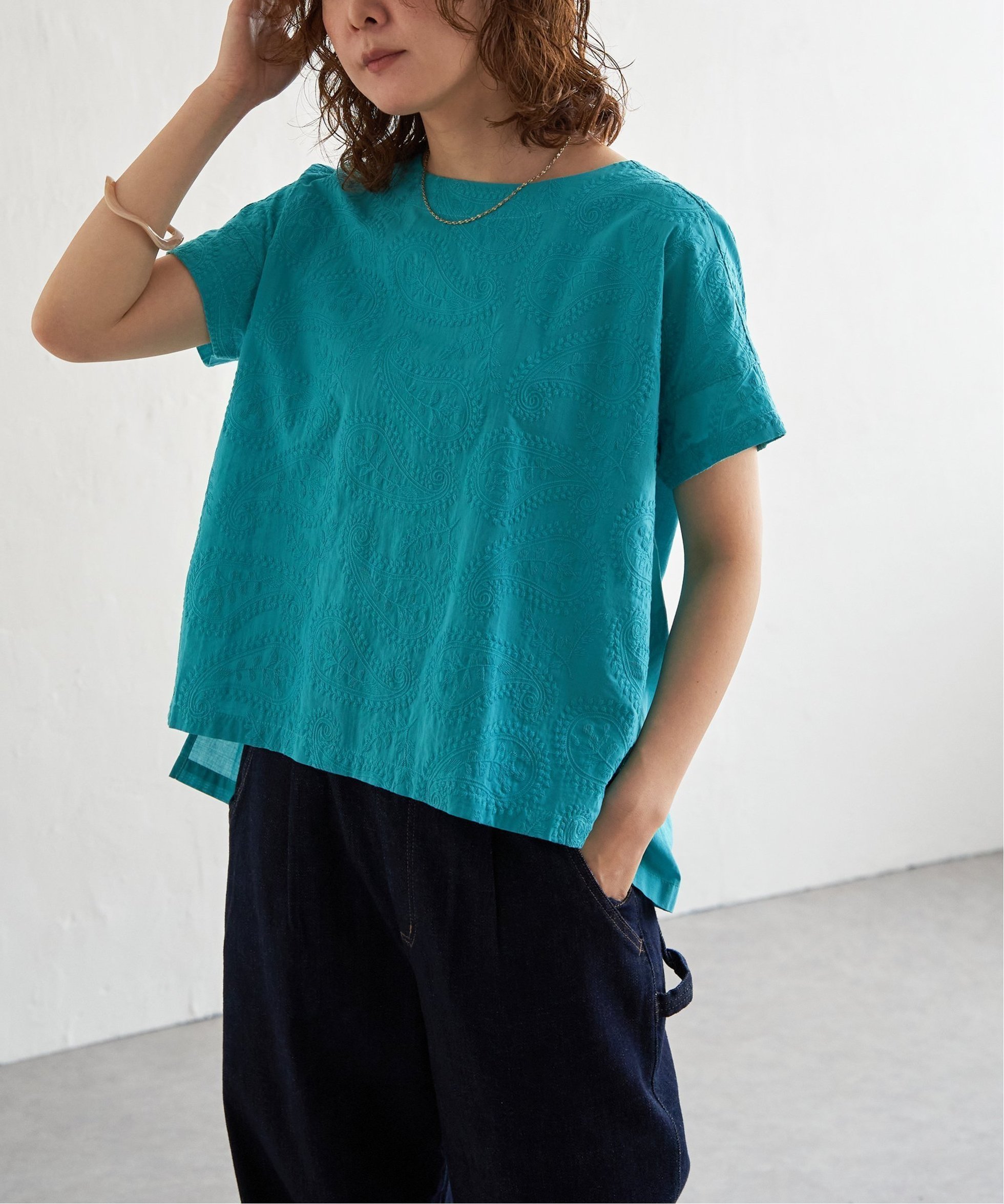 【エルビーシー/LBC】のペイズリー刺繍ブラウス インテリア・キッズ・メンズ・レディースファッション・服の通販 founy(ファニー) 　ファッション　Fashion　レディースファッション　Fashion for Women　トップス・カットソー　Cut & Sew Tops　シャツ・ブラウス・オフィスカジュアル　Elegant Blouses & Button-Ups　バランス　Balance, Style Balance　ペイズリー　Paisley, Ethnic Pattern　ボトム　Bottoms, Lower Wear　エレガント 上品　Elegant　人気　Popular, Best Seller　半袖　Short Sleeve, Half Sleeve　夏　Summer　定番　Standard, Basic Item　無地　Plain, Solid Color　ターコイズブルー|ID: prp329100004569108 ipo3291000000033200601