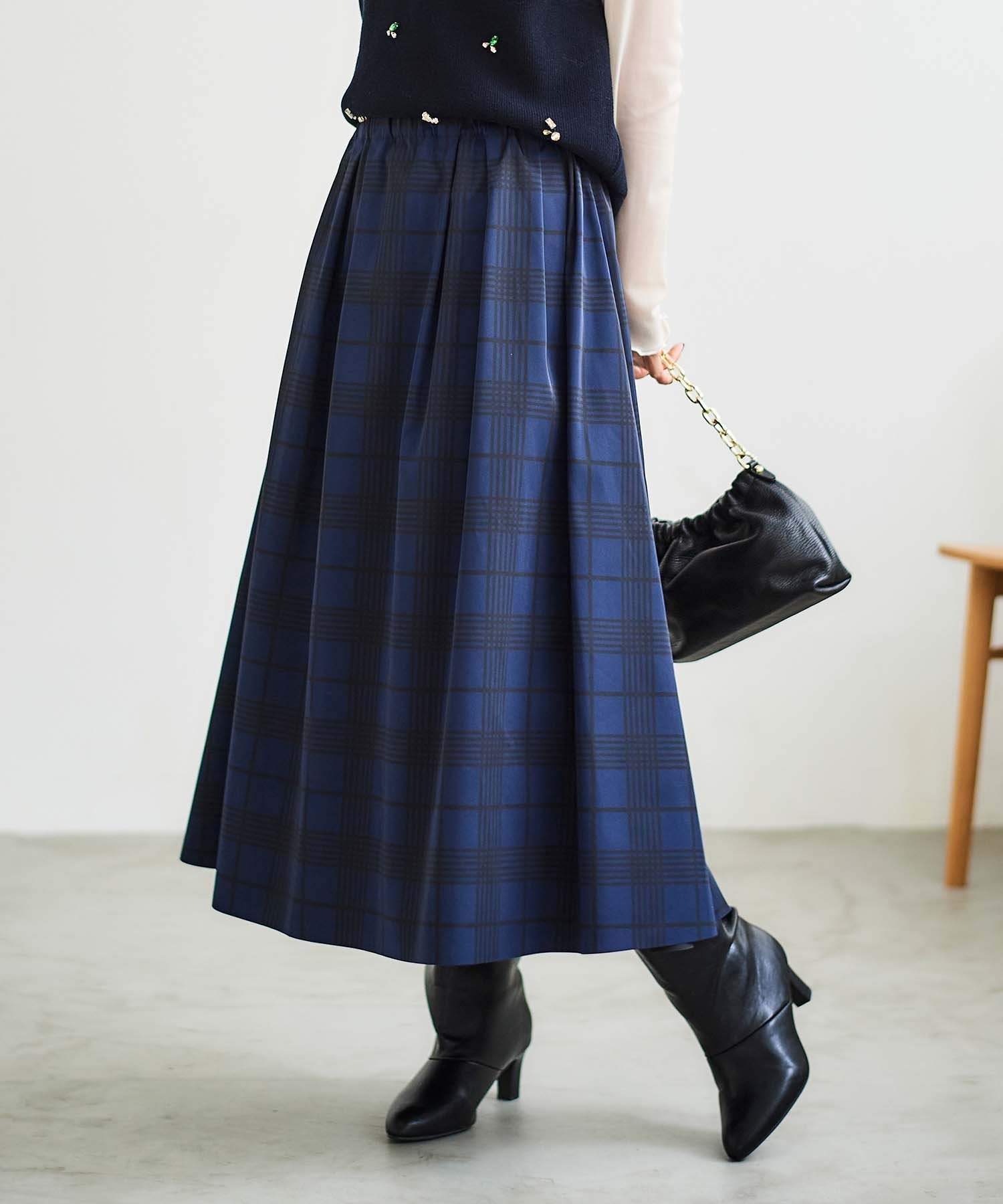 【ルクールブラン/le.coeur blanc】のリバーシブルタフタスカート インテリア・キッズ・メンズ・レディースファッション・服の通販 founy(ファニー) 　ファッション　Fashion　レディースファッション　Fashion for Women　スカート　Skirts　おすすめ　Recommended / Our Picks　ウェーブ　Wavy Pattern　ギャザー　Gathered, Ruffled　ショート　Short, Short Length　シンプル　Simple, Minimal　タフタ　Taffeta, Structured Fabric　パープル　Purple, Violet　モノトーン　Monotone, Black and White　リバーシブル　Reversible, Two-Sided　人気　Popular, Best Seller　春　Spring　ネイビー柄|ID: prp329100004569111 ipo3291000000033249993