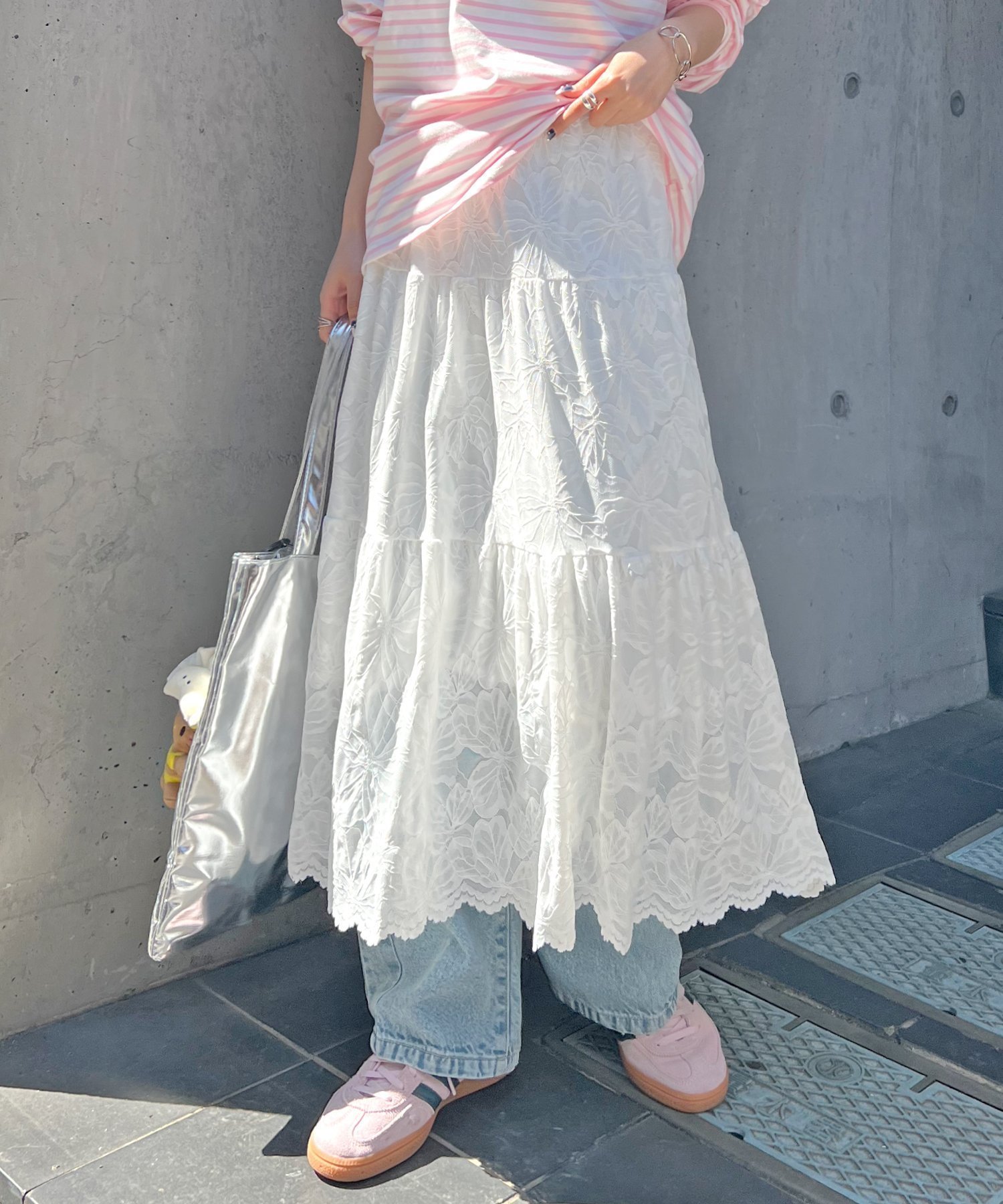 【フューティアランド/futier land】の総レースティアードロングスカート インテリア・キッズ・メンズ・レディースファッション・服の通販 founy(ファニー) 　ファッション　Fashion　レディースファッション　Ladies' Fashion Online　スカート　Skirt　ロングスカート　Long Skirt　スニーカー　Sneakers　ダウン　Down　ティアードスカート　Tiered Skirt　デニム　Denim　バランス　Balance　フェミニン　Feminine　ポケット　Pocket　レース　Race　エレガント 上品　Elegant　ホワイト|ID: prp329100004569130 ipo3291000000032638205