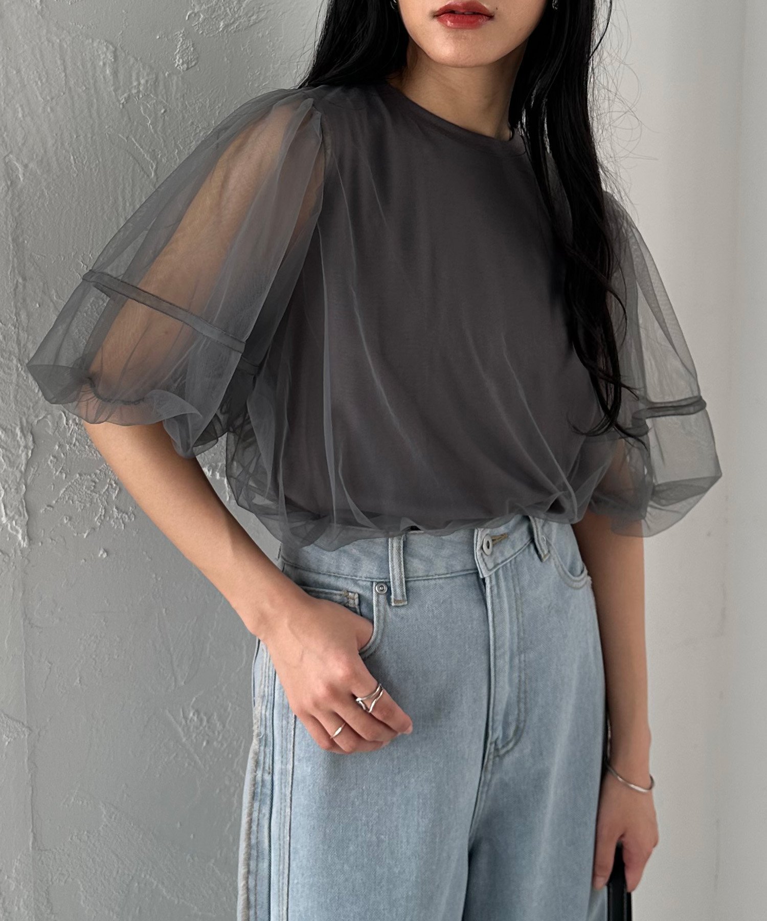 【ラナン/Ranan】のRananチュールレイヤードパフスリーブTシャツ インテリア・キッズ・メンズ・レディースファッション・服の通販 founy(ファニー) 　ファッション　Fashion　レディースファッション　Fashion for Women　トップス・カットソー　Cut & Sew Tops　シャツ・ブラウス・オフィスカジュアル　Elegant Blouses & Button-Ups　ロングTシャツ・Tシャツ　Longline T-Shirts & Tees　エアリー　Airy Texture　カットソー　Cut and Sewn Top　シアー　Sheer, See-Through　スリーブ　Sleeve, Long Sleeve / Short Sleeve　タイトスカート　Pencil Skirt, Tight Skirt　チュール　Tulip, Tulip Motif　トレンド　Trend, Trending Now　ドッキング　Docking, Mixed Material　メッシュ　Mesh, Net Fabric　夏　Summer　チャコール|ID: prp329100004569193 ipo3291000000033015953