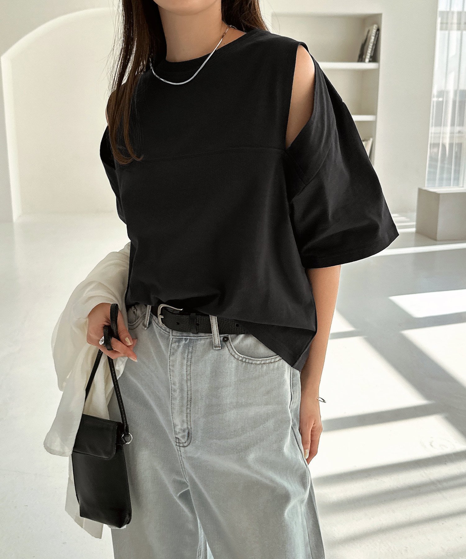 【その他のブランド/Other】の汗染み防止 カットアウト デザイン Tシャツ インテリア・キッズ・メンズ・レディースファッション・服の通販 founy(ファニー) 　ファッション　Fashion　レディースファッション　Fashion for Women　トップス・カットソー　Cut & Sew Tops　シャツ・ブラウス・オフィスカジュアル　Elegant Blouses & Button-Ups　ロングTシャツ・Tシャツ　Longline T-Shirts & Tees　おすすめ　Recommended / Our Picks　ショルダー　Shoulder, Shoulder Strap　ショート　Short, Short Length　スリット　Slit, Slit Detail　トレンド　Trend, Trending Now　ドロップ　Drop Shoulder, Dropped Style　バランス　Balance, Style Balance　楽ちん　Easy Fit, Comfortable　ブラック|ID: prp329100004569214 ipo3291000000032626183