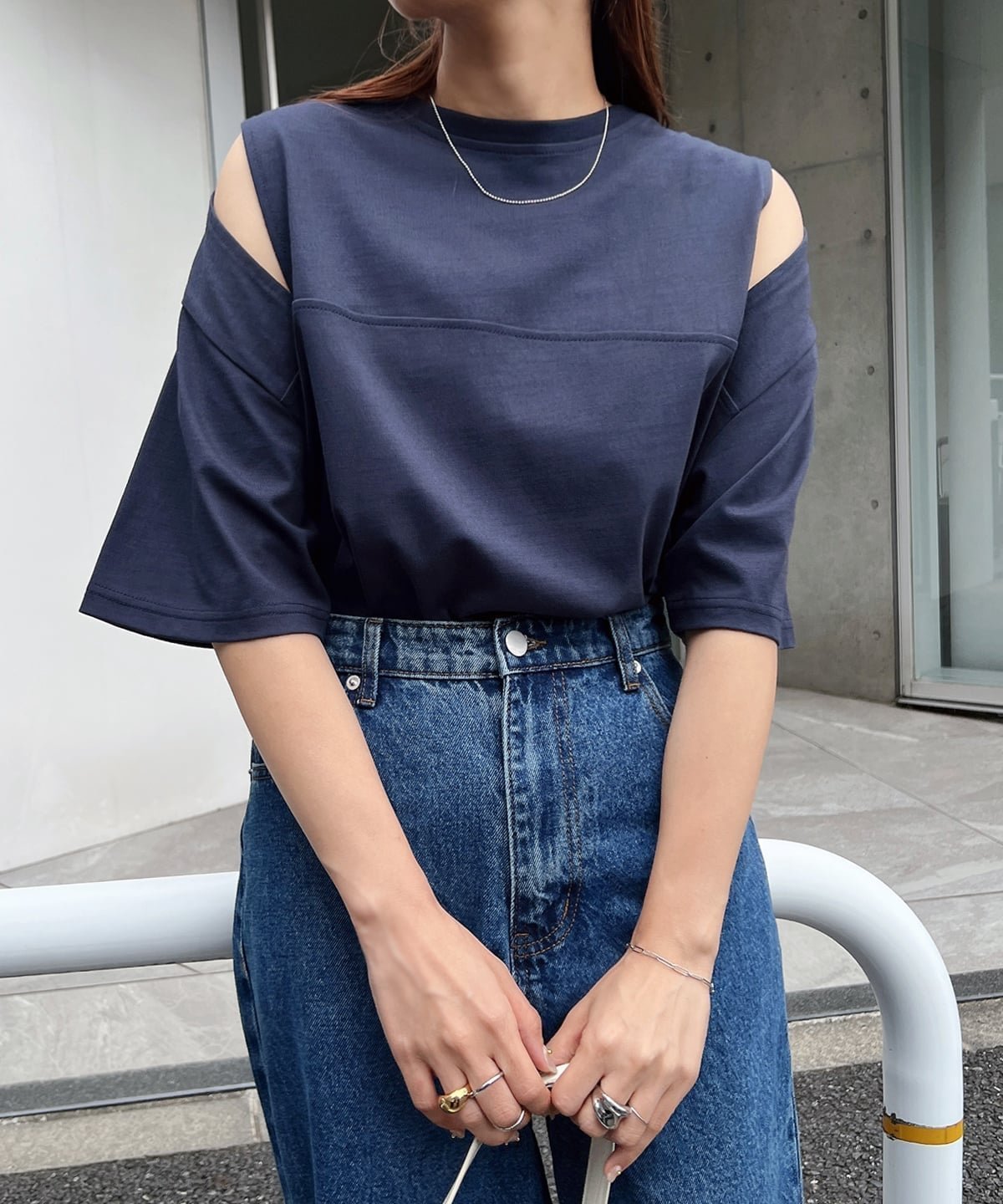 【アンドミー/andme】の汗染み防止 カットアウト デザイン Tシャツ インテリア・キッズ・メンズ・レディースファッション・服の通販 founy(ファニー) 　ファッション　Fashion　レディースファッション　Fashion for Women　トップス・カットソー　Cut & Sew Tops　シャツ・ブラウス・オフィスカジュアル　Elegant Blouses & Button-Ups　ロングTシャツ・Tシャツ　Longline T-Shirts & Tees　おすすめ　Recommended / Our Picks　ショルダー　Shoulder, Shoulder Strap　ショート　Short, Short Length　スリット　Slit, Slit Detail　トレンド　Trend, Trending Now　ドロップ　Drop Shoulder, Dropped Style　バランス　Balance, Style Balance　楽ちん　Easy Fit, Comfortable　ネイビー|ID: prp329100004569214 ipo3291000000033642196