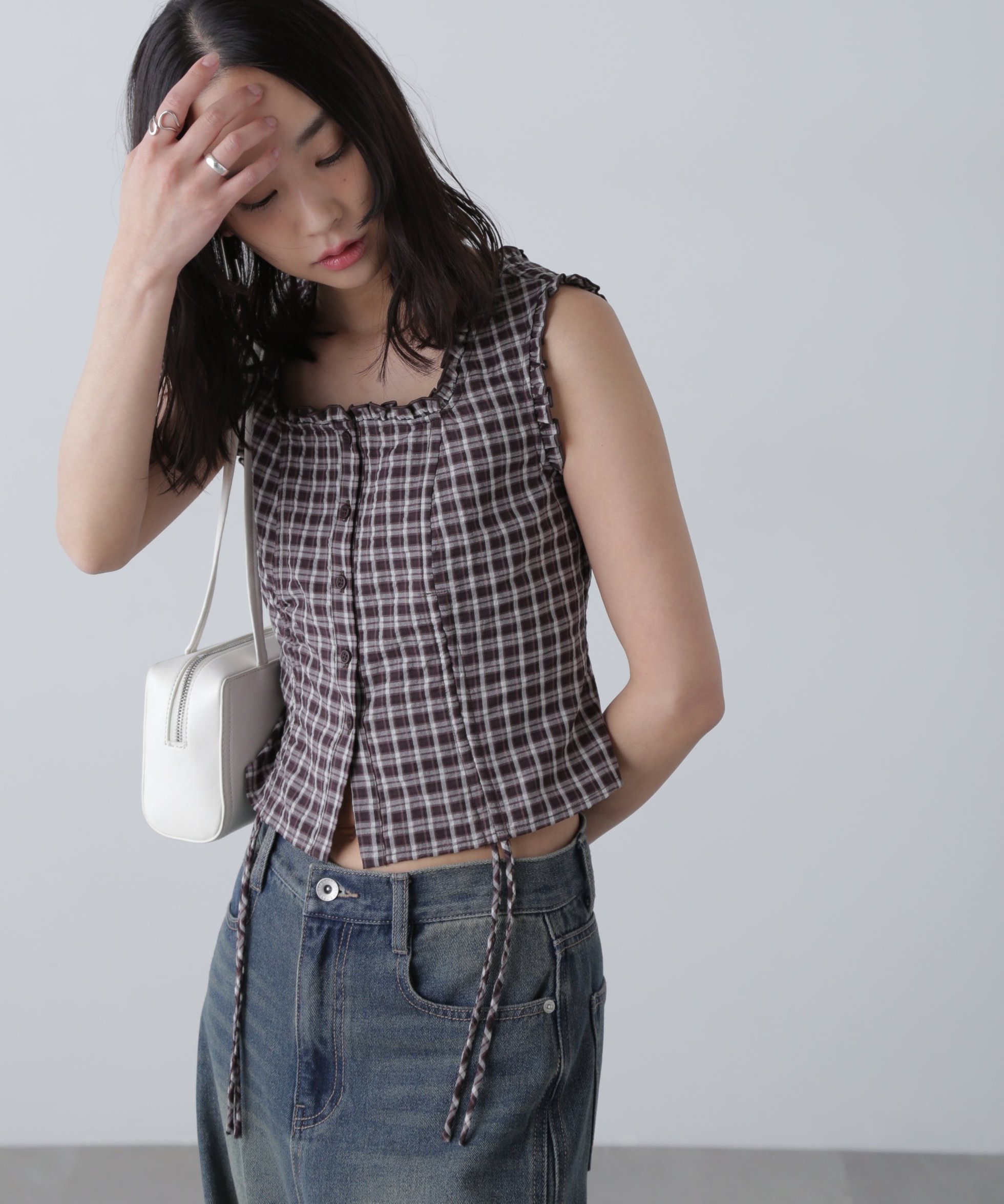 【フリーズマート/FREE'S MART】のドロストノースリーブブラウス インテリア・キッズ・メンズ・レディースファッション・服の通販 founy(ファニー) 　ファッション　Fashion　レディースファッション　WOMEN　トップス・カットソー　Tops/Tshirt　キャミソール / ノースリーブ　No Sleeves　シャツ/ブラウス　Shirts/Blouses　ギャザー　Gather　シャーリング　Shirring　スクエア　Square　デコルテ　Decolletage　デニム　Denim　フィット　Fit　フリル　Frills　フロント　Front　リボン　Ribbon　ワイド　Wide　ブラウンチェック1|ID: prp329100004569739 ipo3291000000032331463