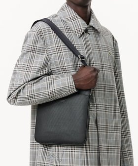【ラコステ/LACOSTE / MEN】のシャンタコ マットピケレザーフラットジップバッグ / ショルダーバッグ 人気、トレンドファッション・服の通販 founy(ファニー) ファッション Fashion メンズファッション Fashion for Men バッグ Bags エレガント 上品 Elegant スタイリッシュ Stylish, Fashionable フラット Flat, Flat Shoes プレート Plate, Dish 鹿の子 Piqué, Kanoko Fabric |ID:prp329100004569791