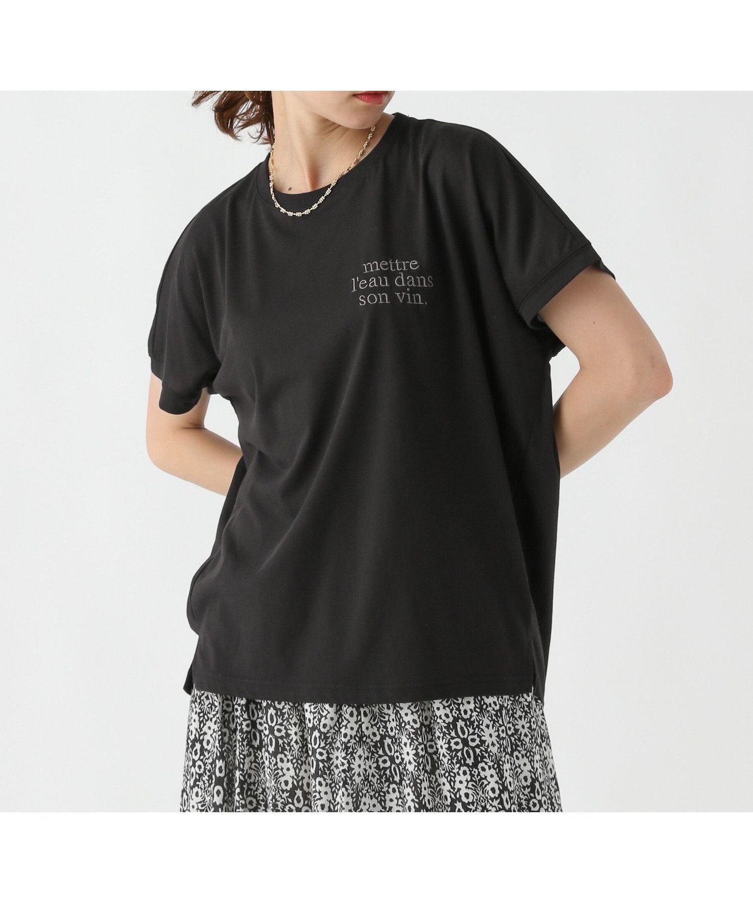 【エルーラ/Elura】のセミハリ感刺繍Tシャツ/492839 インテリア・キッズ・メンズ・レディースファッション・服の通販 founy(ファニー) 　ファッション　Fashion　レディースファッション　Fashion for Women　トップス・カットソー　Cut & Sew Tops　シャツ・ブラウス・オフィスカジュアル　Elegant Blouses & Button-Ups　ロングTシャツ・Tシャツ　Longline T-Shirts & Tees　おすすめ　Recommended / Our Picks　インナー　Innerwear　カーディガン　Cardigan, Knitwear　サロペット　Overalls, Salopette　シンプル　Simple, Minimal　ジャケット　Jacket, Outerwear　パターン　Pattern, Design Print　ボトム　Bottoms, Lower Wear　ロング　Long, Long-Length　ワイド　Wide, Wide Fit　夏　Summer　定番　Standard, Basic Item　ビジネス 仕事 通勤　Business / Work / Commuting　ブラック09|ID: prp329100004569814 ipo3291000000033634970