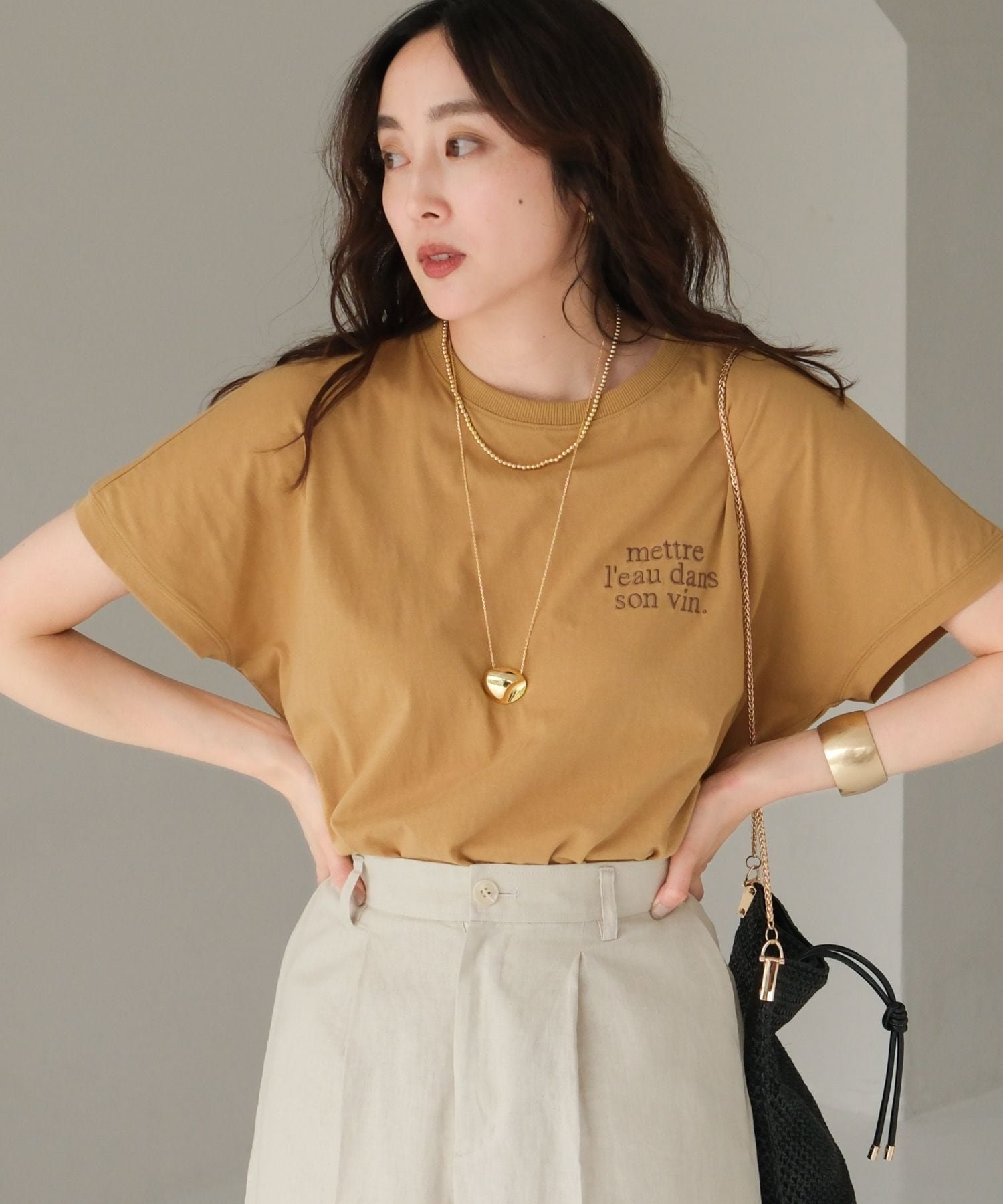 【エルーラ/Elura】のセミハリ感刺繍Tシャツ/492839 インテリア・キッズ・メンズ・レディースファッション・服の通販 founy(ファニー) 　ファッション　Fashion　レディースファッション　Fashion for Women　トップス・カットソー　Cut & Sew Tops　シャツ・ブラウス・オフィスカジュアル　Elegant Blouses & Button-Ups　ロングTシャツ・Tシャツ　Longline T-Shirts & Tees　おすすめ　Recommended / Our Picks　インナー　Innerwear　カーディガン　Cardigan, Knitwear　サロペット　Overalls, Salopette　シンプル　Simple, Minimal　ジャケット　Jacket, Outerwear　パターン　Pattern, Design Print　ボトム　Bottoms, Lower Wear　ロング　Long, Long-Length　ワイド　Wide, Wide Fit　夏　Summer　定番　Standard, Basic Item　ビジネス 仕事 通勤　Business / Work / Commuting　マスタード68|ID: prp329100004569814 ipo3291000000033634971