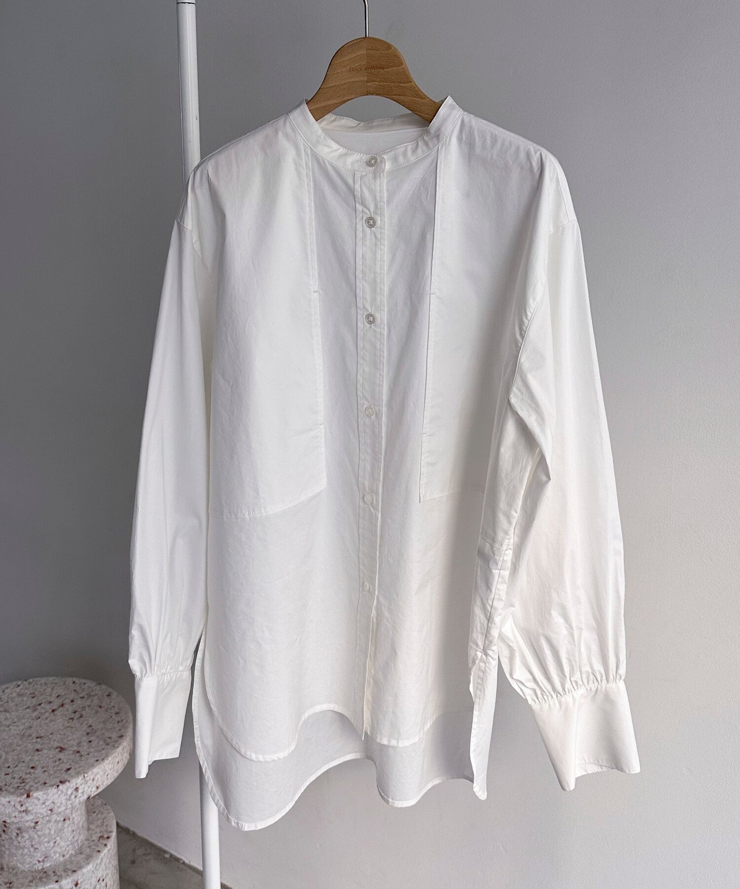 【ドゥ アルシーヴ/Doux archives】のタイプライターバンドカラーシャツ インテリア・キッズ・メンズ・レディースファッション・服の通販 founy(ファニー) 　ファッション　Fashion　レディースファッション　WOMEN　トップス・カットソー　Tops/Tshirt　シャツ/ブラウス　Shirts/Blouses　おすすめ　Recommend　インナー　Inner　カフス　Cuffs　スウェット　Sweat　ポケット　Pocket　WHITE|ID: prp329100004569933 ipo3291000000032333575
