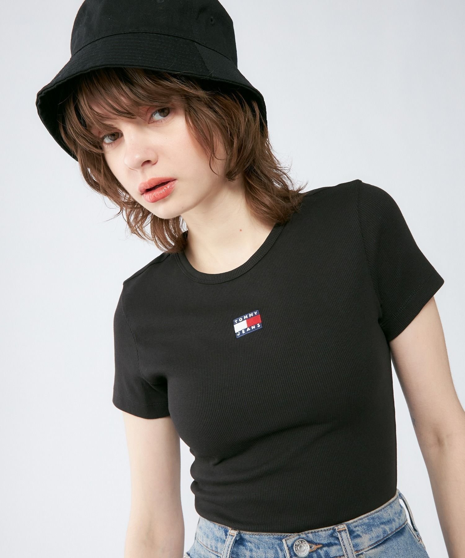 【トミーヒルフィガー/TOMMY HILFIGER】のスリムバッジリブTシャツ インテリア・キッズ・メンズ・レディースファッション・服の通販 founy(ファニー) 　ファッション　Fashion　レディースファッション　Fashion for Women　トップス・カットソー　Cut & Sew Tops　シャツ・ブラウス・オフィスカジュアル　Elegant Blouses & Button-Ups　ロングTシャツ・Tシャツ　Longline T-Shirts & Tees　アメリカン　American Style　インナー　Innerwear　クラシック　Classic, Timeless Style　ゴルフ　Golf　シンプル　Simple, Minimal　スリム　Slim, Slim Fit　デニム　Denim, Jeans Material　フィット　Fit, Slim Fit　フロント　Front, Front Design　モダン　Modern, Contemporary　人気　Popular, Best Seller　ブラックBDS|ID: prp329100004569967 ipo3291000000033011961