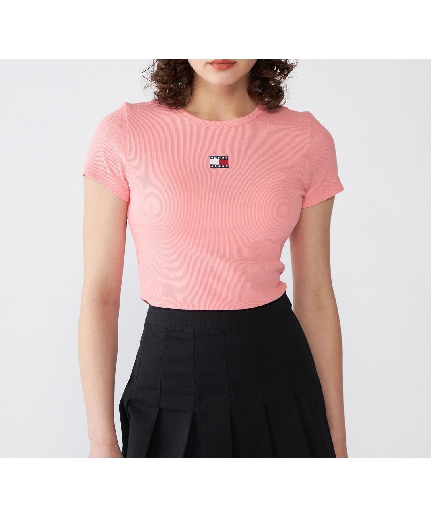 【トミーヒルフィガー/TOMMY HILFIGER】のスリムバッジリブTシャツ インテリア・キッズ・メンズ・レディースファッション・服の通販 founy(ファニー) 　ファッション　Fashion　レディースファッション　Fashion for Women　トップス・カットソー　Cut & Sew Tops　シャツ・ブラウス・オフィスカジュアル　Elegant Blouses & Button-Ups　ロングTシャツ・Tシャツ　Longline T-Shirts & Tees　アメリカン　American Style　インナー　Innerwear　クラシック　Classic, Timeless Style　ゴルフ　Golf　シンプル　Simple, Minimal　スリム　Slim, Slim Fit　デニム　Denim, Jeans Material　フィット　Fit, Slim Fit　フロント　Front, Front Design　モダン　Modern, Contemporary　人気　Popular, Best Seller　ピンクTIC|ID: prp329100004569967 ipo3291000000033011965