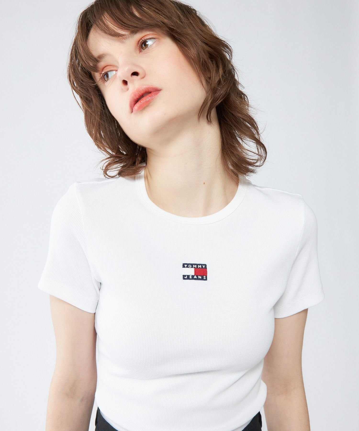 【トミーヒルフィガー/TOMMY HILFIGER】のスリムバッジリブTシャツ インテリア・キッズ・メンズ・レディースファッション・服の通販 founy(ファニー) 　ファッション　Fashion　レディースファッション　Fashion for Women　トップス・カットソー　Cut & Sew Tops　シャツ・ブラウス・オフィスカジュアル　Elegant Blouses & Button-Ups　ロングTシャツ・Tシャツ　Longline T-Shirts & Tees　アメリカン　American Style　インナー　Innerwear　クラシック　Classic, Timeless Style　ゴルフ　Golf　シンプル　Simple, Minimal　スリム　Slim, Slim Fit　デニム　Denim, Jeans Material　フィット　Fit, Slim Fit　フロント　Front, Front Design　モダン　Modern, Contemporary　人気　Popular, Best Seller　ホワイトYBR|ID: prp329100004569967 ipo3291000000033011968