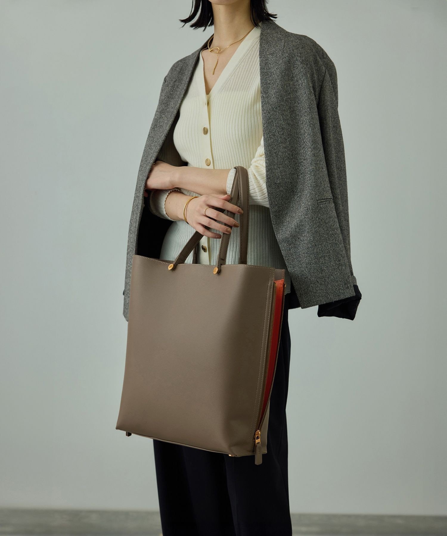 【ロペ/ROPE'】の【E POR】Y BAG Large【通勤】【A4対応】【25AW】 インテリア・キッズ・メンズ・レディースファッション・服の通販 founy(ファニー) 　ファッション　Fashion　レディースファッション　Fashion for Women　エレガント 上品　Elegant　オレンジ　Orange　秋　Autumn　サイドジップ　Side Zip, Side Zipper　ショルダー　Shoulder, Shoulder Strap　スタイリッシュ　Stylish, Fashionable　スリム　Slim, Slim Fit　スーツ　Suit, Formalwear　ポケット　Pocket, Pocket Detail　ラップ　Wrap, Wrap Design　ラベンダー　Lavender　A/W・秋冬　Autumn/Winter　おすすめ　Recommended / Our Picks　ビジネス 仕事 通勤　Business / Work / Commuting　2025年　2025　2025-2026秋冬・A/W　Autumn/Winter 2025–26 AW25–26　ダークブラウン(20)|ID: prp329100004570611 ipo3291000000034275525