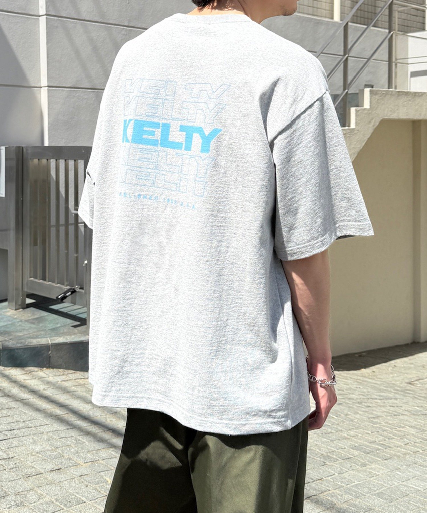 【セットアップセブン/SETUP7】のKELTY/バックタイポロゴS/STシャツ KE24113028 インテリア・キッズ・メンズ・レディースファッション・服の通販 founy(ファニー) 　ファッション　Fashion　レディースファッション　Fashion for Women　トップス・カットソー　Cut & Sew Tops　シャツ・ブラウス・オフィスカジュアル　Elegant Blouses & Button-Ups　ロングTシャツ・Tシャツ　Longline T-Shirts & Tees　バッグ　Bags　アウトドア　Outdoor Clothing　アクセサリー　Fashion Accessories　インナー　Innerwear　カーゴパンツ　Cargo Pants, Utility Pants　サングラス　Sunglasses, Shades　ショート　Short, Short Length　シルバー　Silver, Metallic Silver　シンプル　Simple, Minimal　ジャケット　Jacket, Outerwear　スキニー　Skinny, Slim Fit　スラックス　Slacks, Dress Pants　チェーン　Chain, Chain Strap　デニム　Denim, Jeans Material　トレンド　Trend, Trending Now　ネックレス　Necklace, Pendant Necklace　フレーム　Frame, Outline　プリント　Print, Printed Pattern　ベーシック　Basic, Essential　ボトム　Bottoms, Lower Wear　ワンポイント　One Point, Statement Accent　再入荷　Restock / Back in Stock　おすすめ　Recommended / Our Picks　GRY|ID: prp329100004570986 ipo3291000000033835009