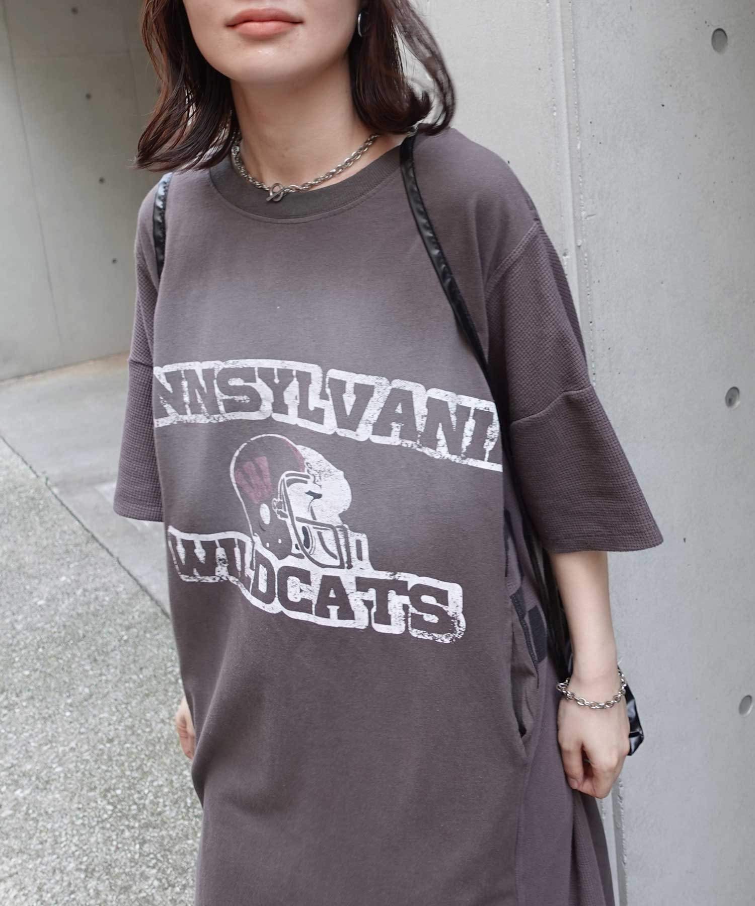 【コーナーズ/CORNERS】のワッフル切り替えプリントTシャツワンピース インテリア・キッズ・メンズ・レディースファッション・服の通販 founy(ファニー) 　ファッション　Fashion　レディースファッション　WOMEN　ワンピース　Dress　シャツワンピース　Shirt Dresses　プリント　Print　ワッフル　Waffle　チャコール|ID: prp329100004571063 ipo3291000000032343295