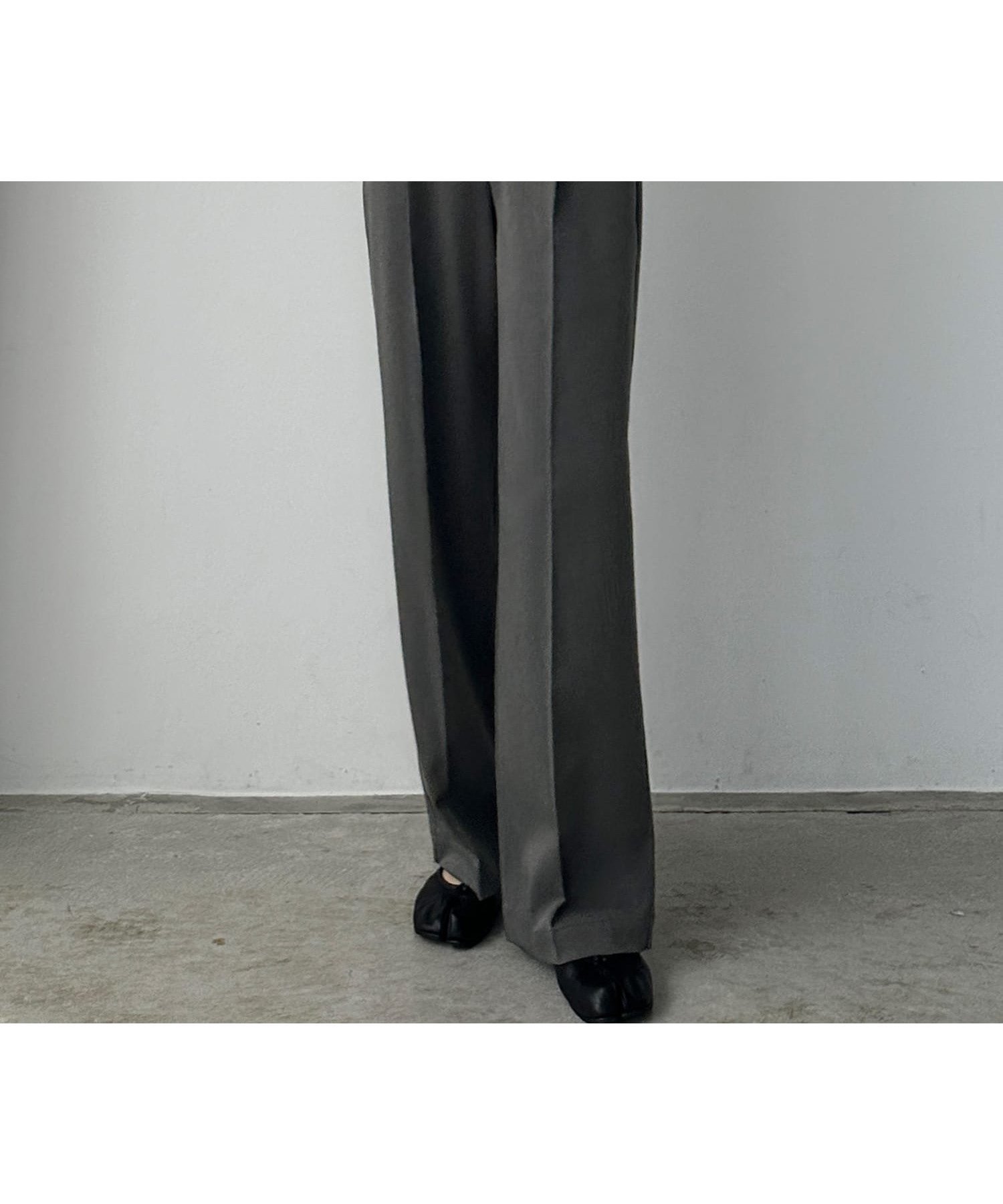 【ジュノア/JUNOAH】のLouere フロントジップパンツ インテリア・キッズ・メンズ・レディースファッション・服の通販 founy(ファニー) 　ファッション　Fashion　レディースファッション　Fashion for Women　パンツ　Pants & Trousers　チャコール|ID: prp329100004571102 ipo3291000000033202371
