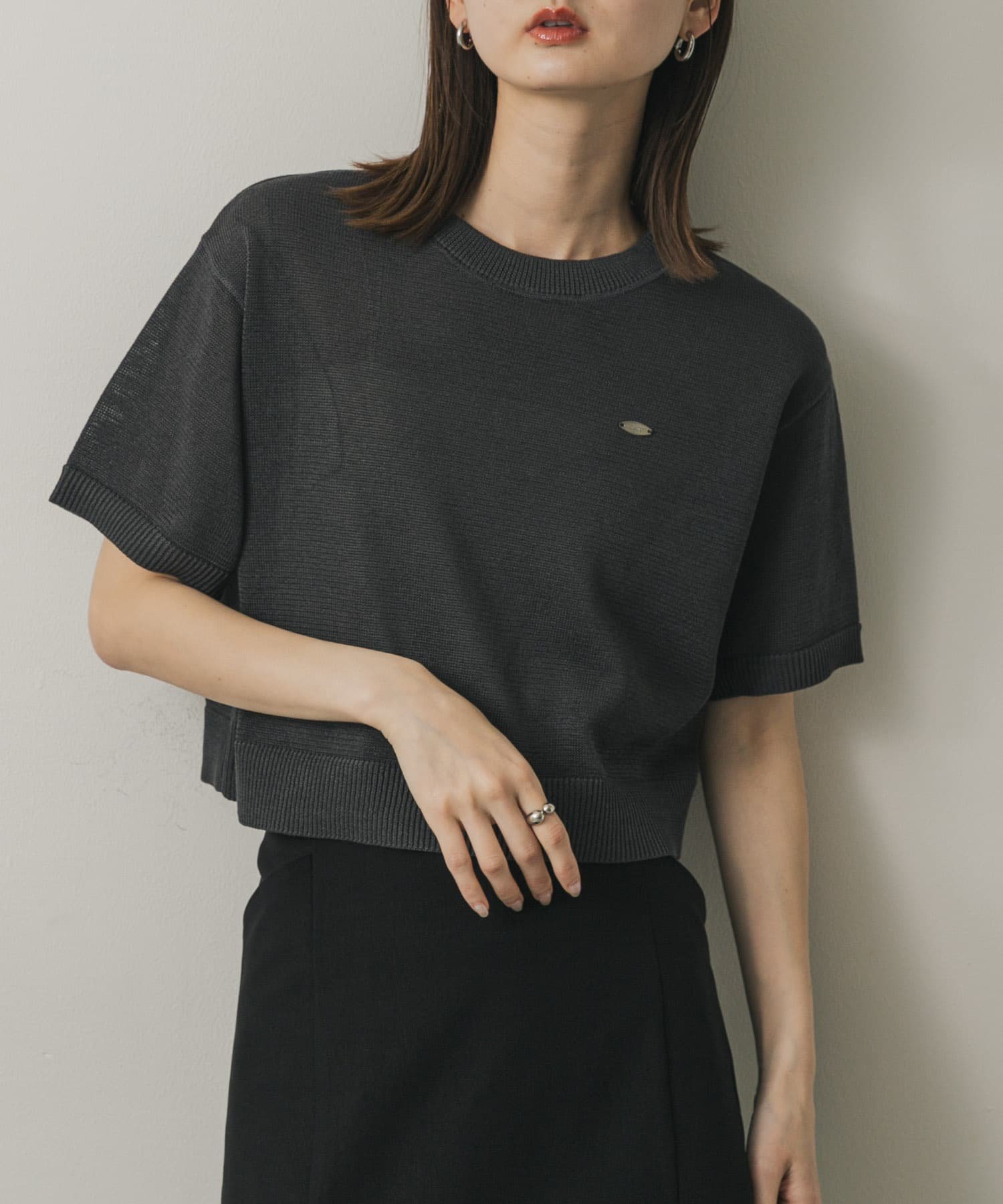 【センスオブプレイス/SENSE OF PLACE by URBAN RESEARCH】のクルーネッククロップドセーター インテリア・キッズ・メンズ・レディースファッション・服の通販 founy(ファニー) 　ファッション　Fashion　レディースファッション　Fashion for Women　2025年　2025　2025春夏・S/S　Spring/Summer 2025 SS25　おすすめ　Recommended / Our Picks　カットソー　Cut and Sewn Top　チャーム　Charm, Pendant　バランス　Balance, Style Balance　リネン　Linen, Linen Fabric　夏　Summer　S/S・春夏　SS, Spring/Summer, Warm Season　CHARCOAL|ID: prp329100004571395 ipo3291000000032745413
