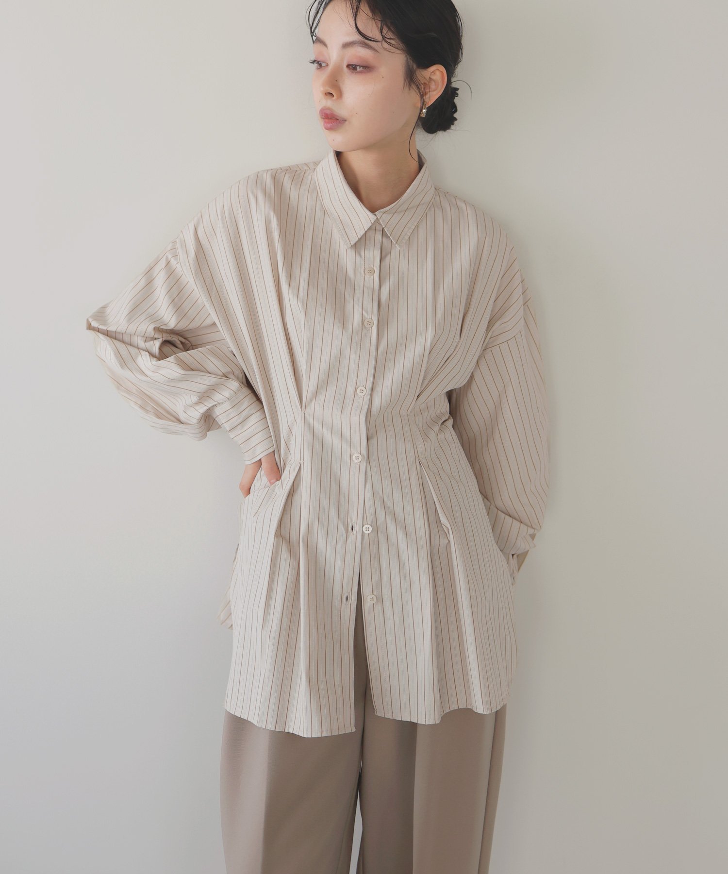 【リアン/Lian】のウエストタックカラーシャツ インテリア・キッズ・メンズ・レディースファッション・服の通販 founy(ファニー) 　ファッション　Fashion　レディースファッション　Fashion for Women　トップス・カットソー　Cut & Sew Tops　シャツ・ブラウス・オフィスカジュアル　Elegant Blouses & Button-Ups　2025年　2025　2025-2026秋冬・A/W　Autumn/Winter 2025–26 AW25–26　ベージュストライプ|ID: prp329100004571471 ipo3291000000033612009